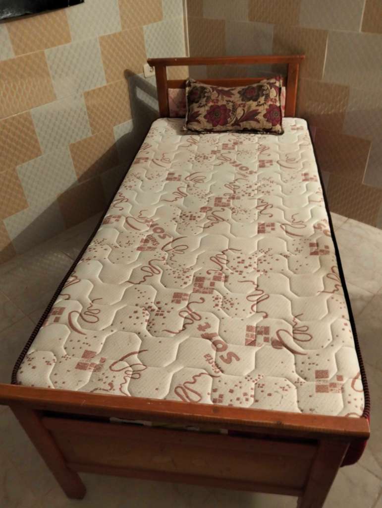 Bibliothèque+ armoire tv+2lits +matelat orthopédique