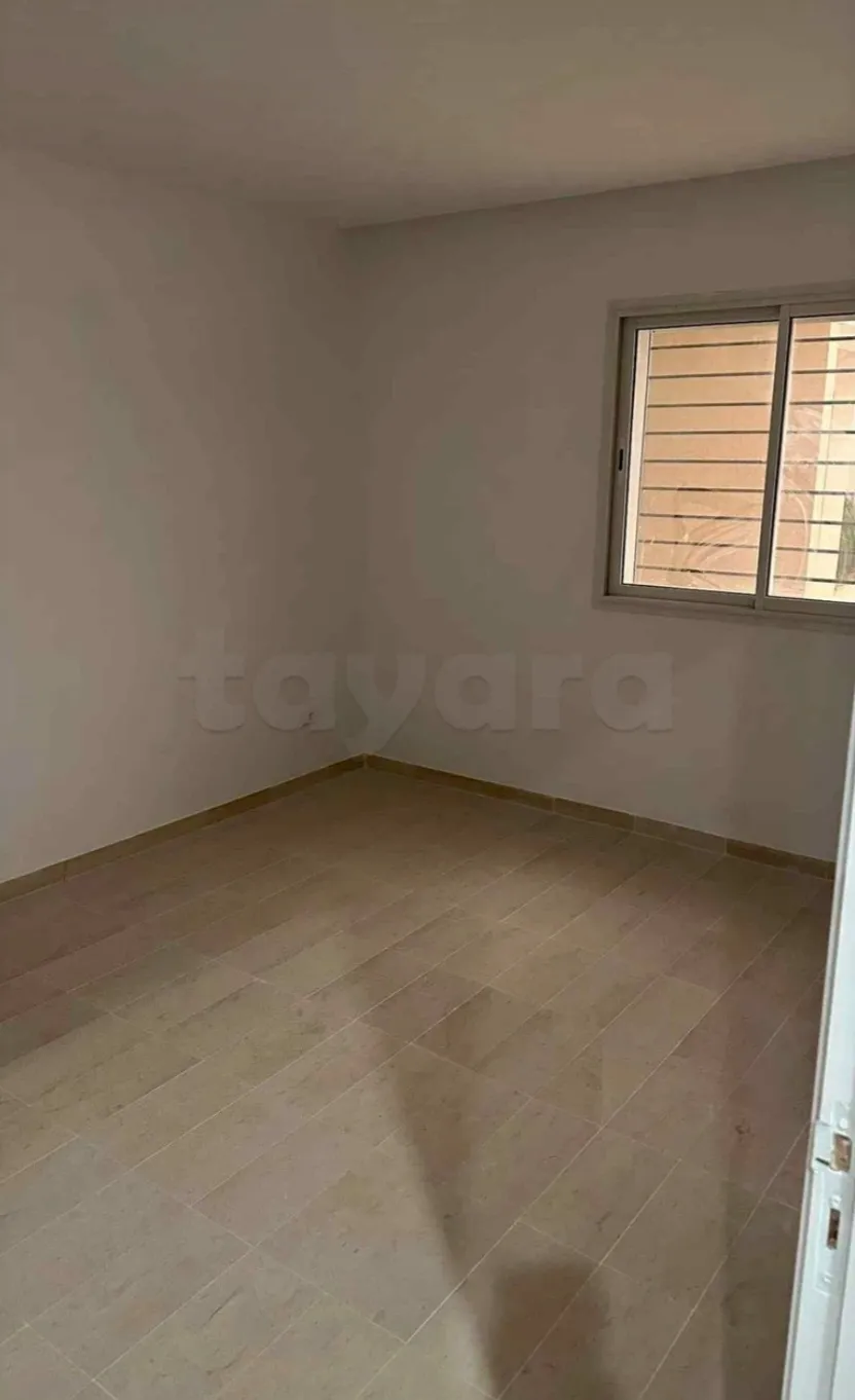 Location S2 vide Ă  Borj Louzir