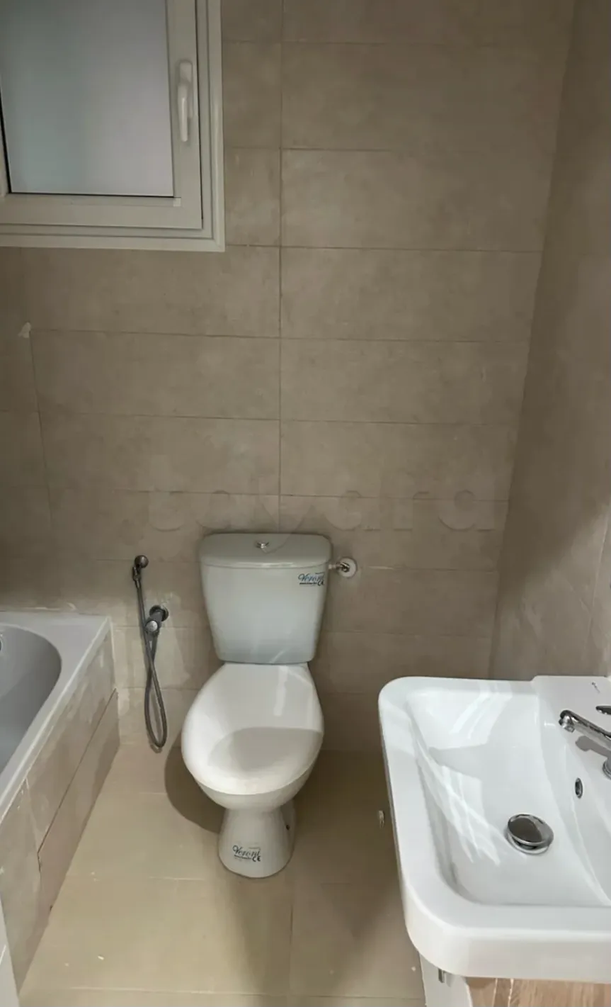 Location S2 vide Ă  Borj Louzir