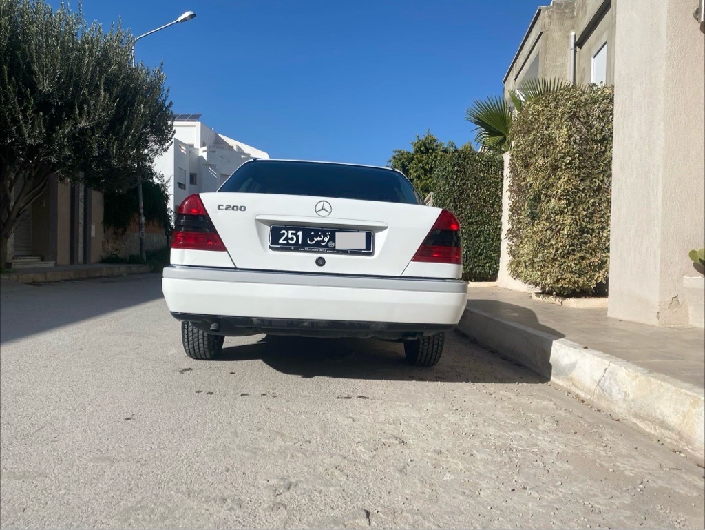 Mercedes benz c200 w202