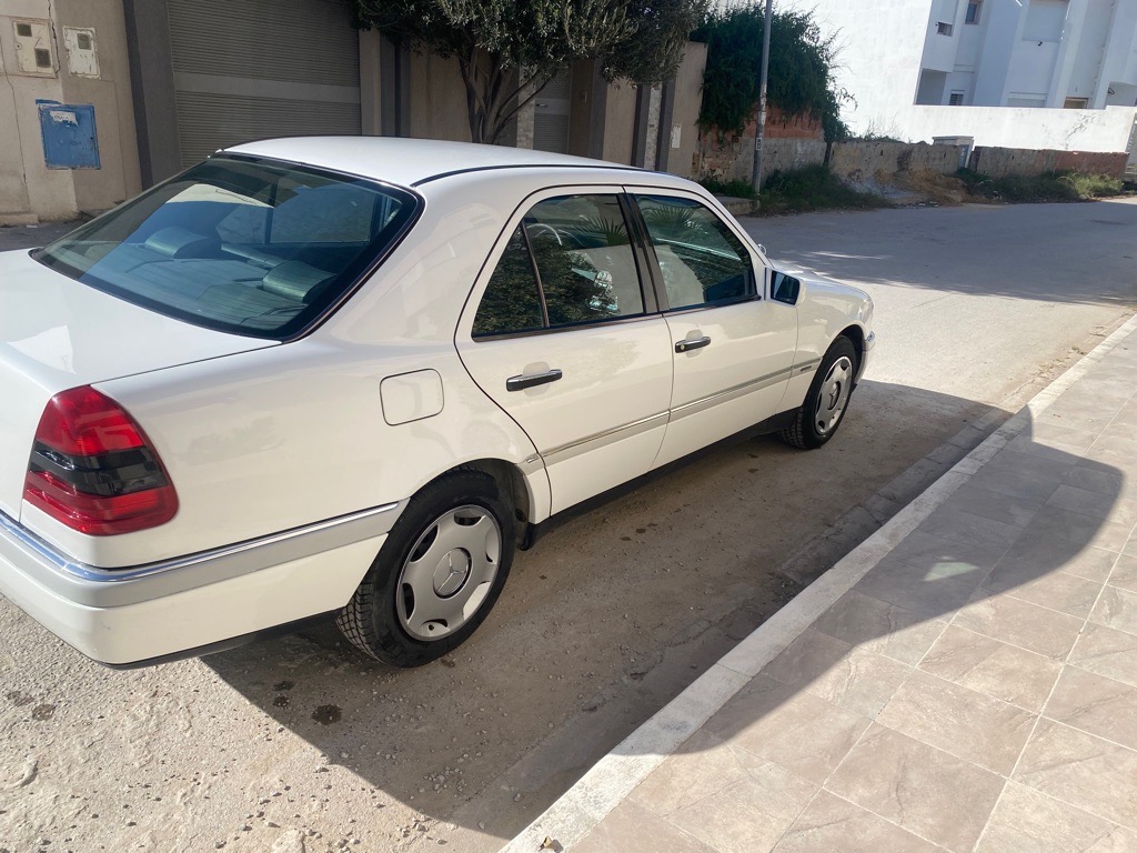 Mercedes benz c200 w202