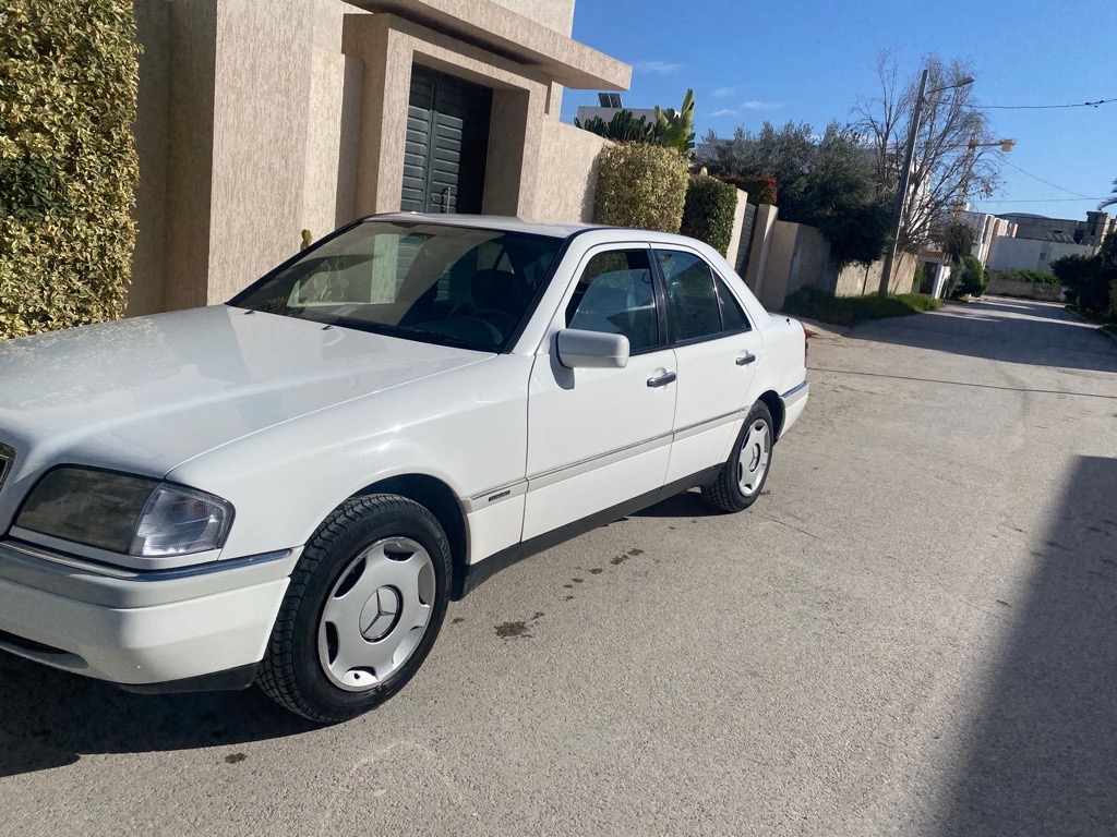 Mercedes benz c200 w202