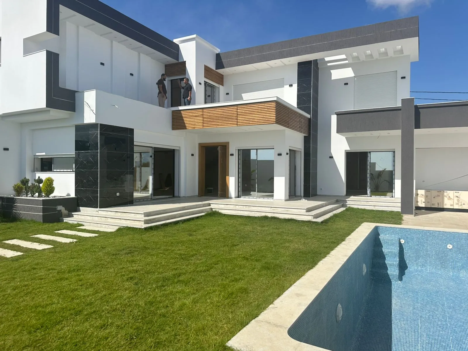 Une belle villa nouvellement construite 