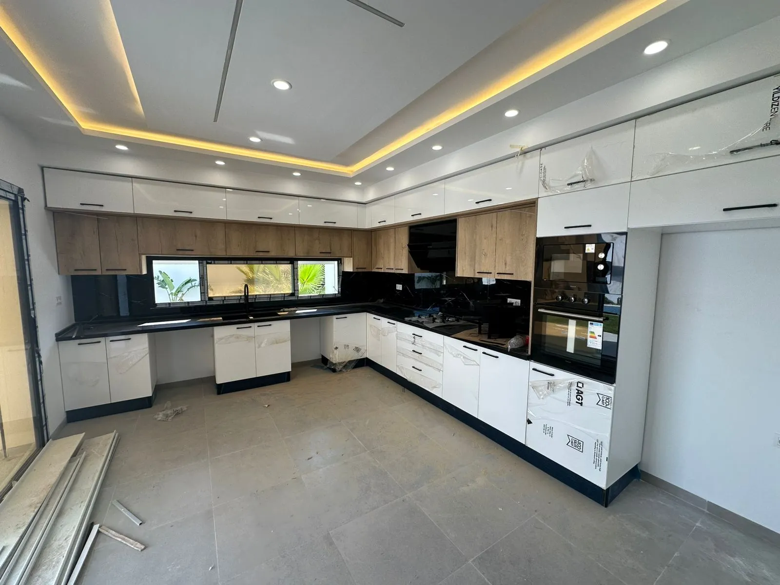 Une belle villa nouvellement construite 