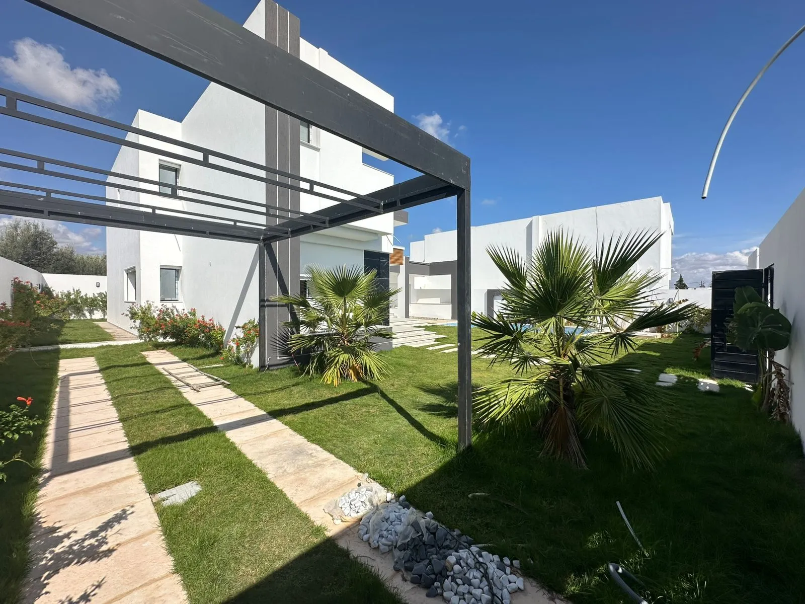 Une belle villa nouvellement construite 