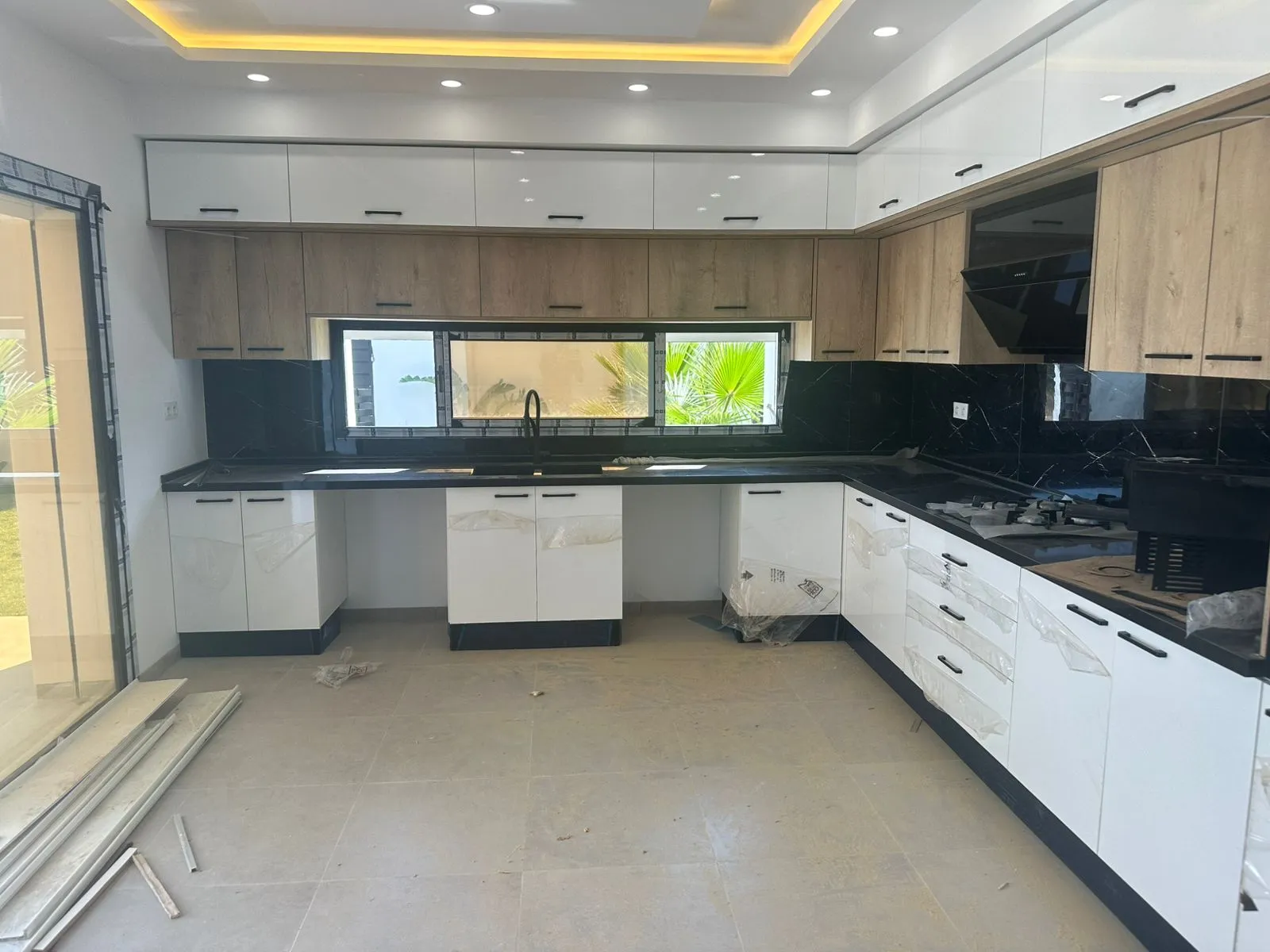 Une belle villa nouvellement construite 