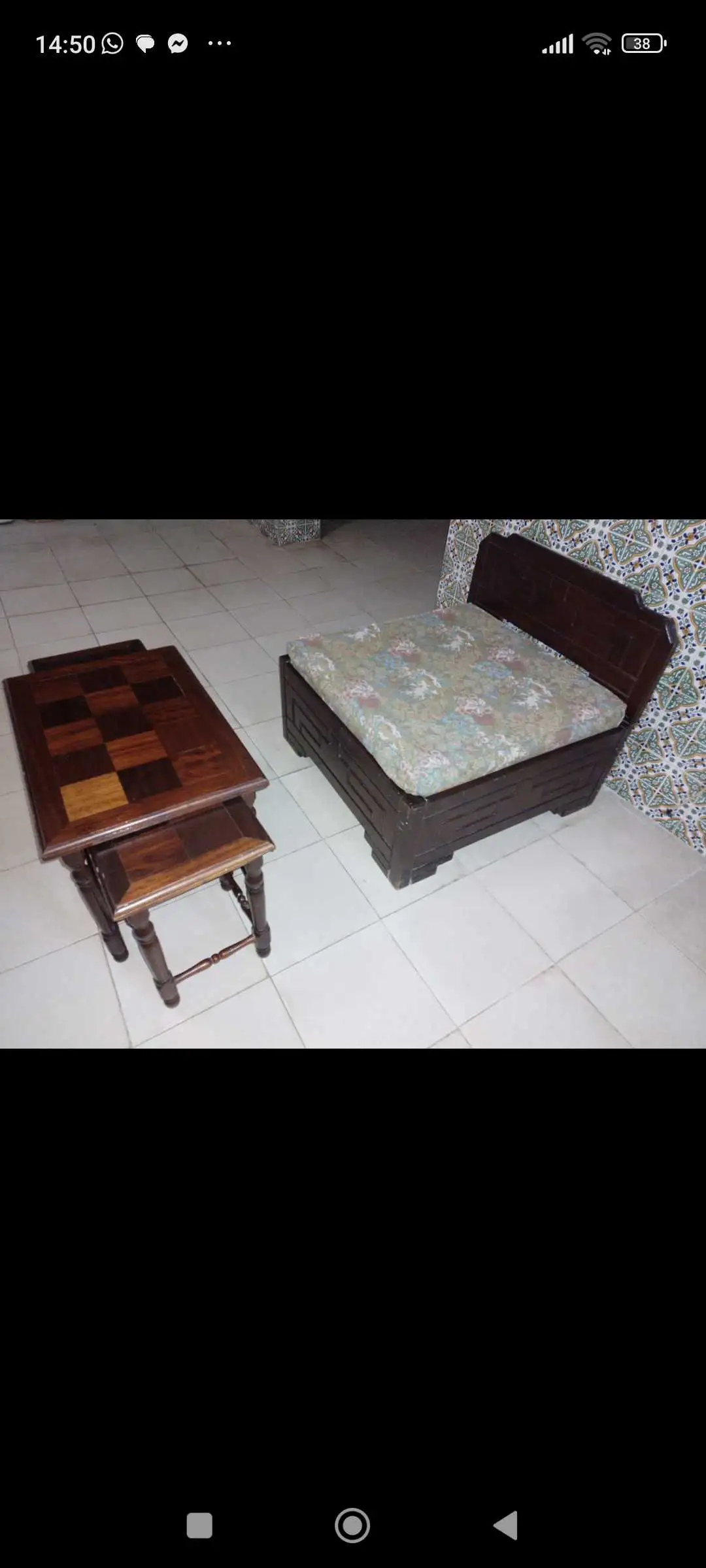 Petit table avec fauteuille en bois