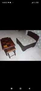 Petit table avec fauteuille en bois 