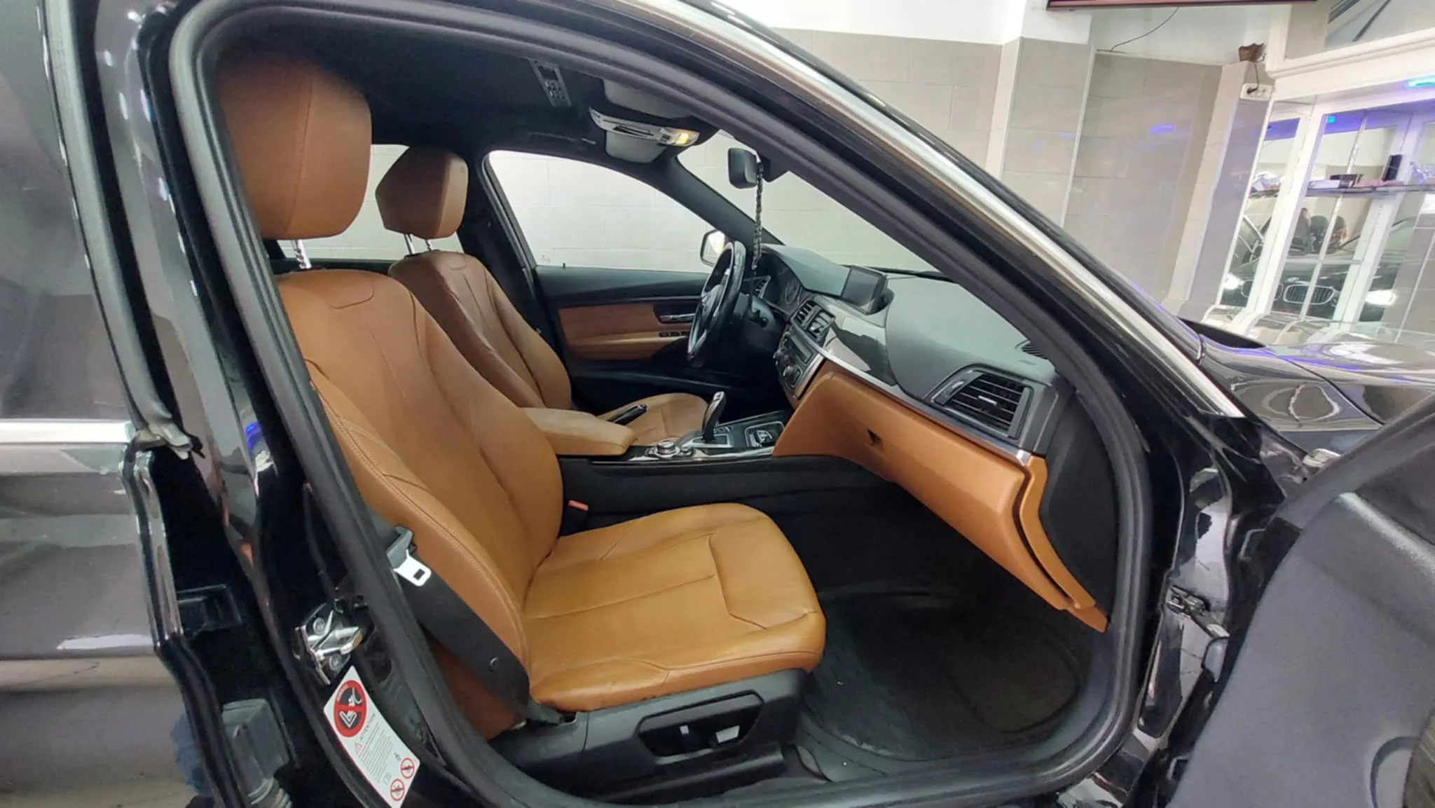 bmw 318d 2013 - Tel 98479647 - 21140009