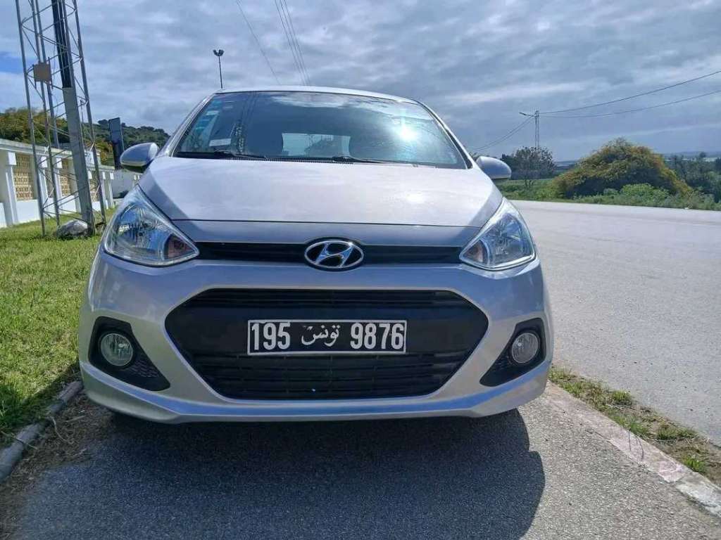 HYANDAI GRAND I 10 PREMIÈRE MAIN EN EXCELLENT ÉTAT