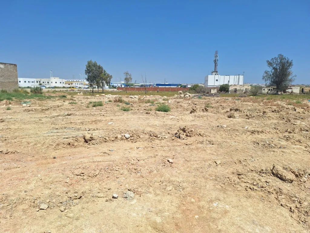 À Vendre : Terrain 2350 m² – Cité El Hidhab, Fouchena, vocation R+4 – Route GP3, après Marché Yahoudia