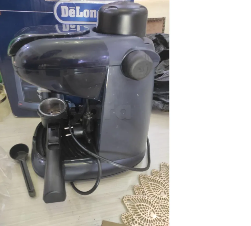Machine à café expresso - Puissance 800 W - Pression 3.5 bars - Capacité 4 tasses -