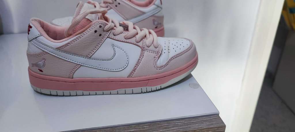 nike air force pour femme + nike rose presque neuf