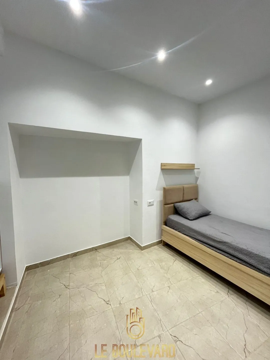 A Louer Rez-de-chaussée S+2 Haut Standing semi meublé à el mahfar, Nabeul