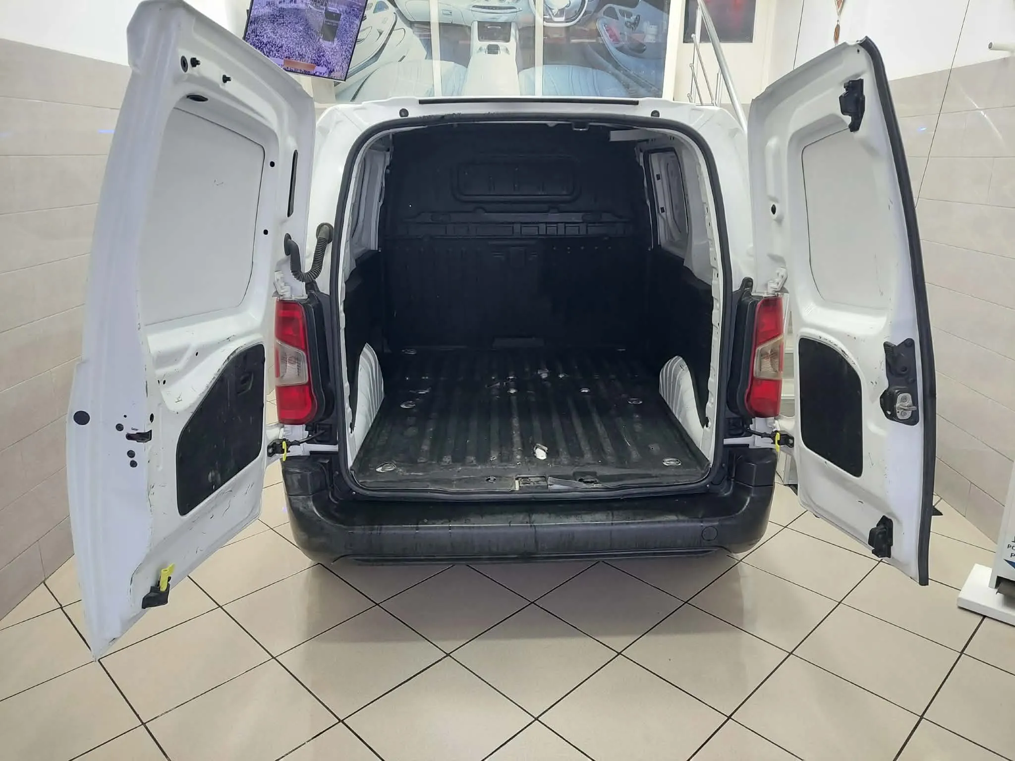 Citroen Berlingo 1.6 - 2022 - Tel 98479647