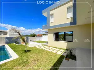 A vendre une villa S+4 située à monchar Hammamet 
