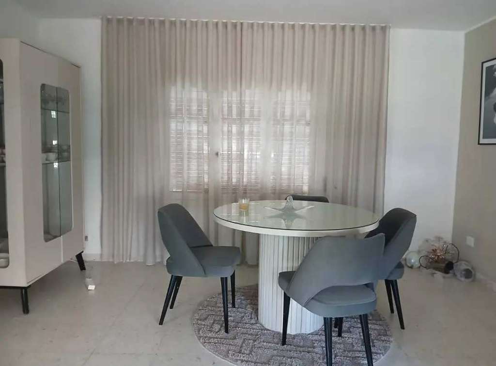 Location S4 vide à Chotrana 1