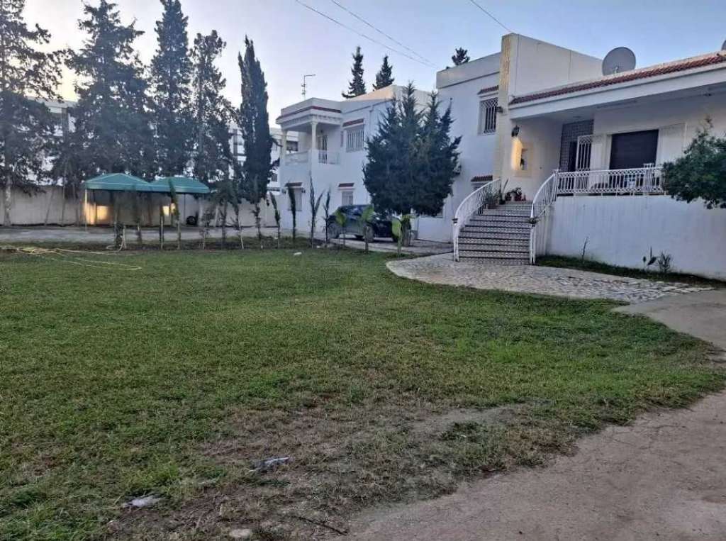 Location S4 vide à Chotrana 1