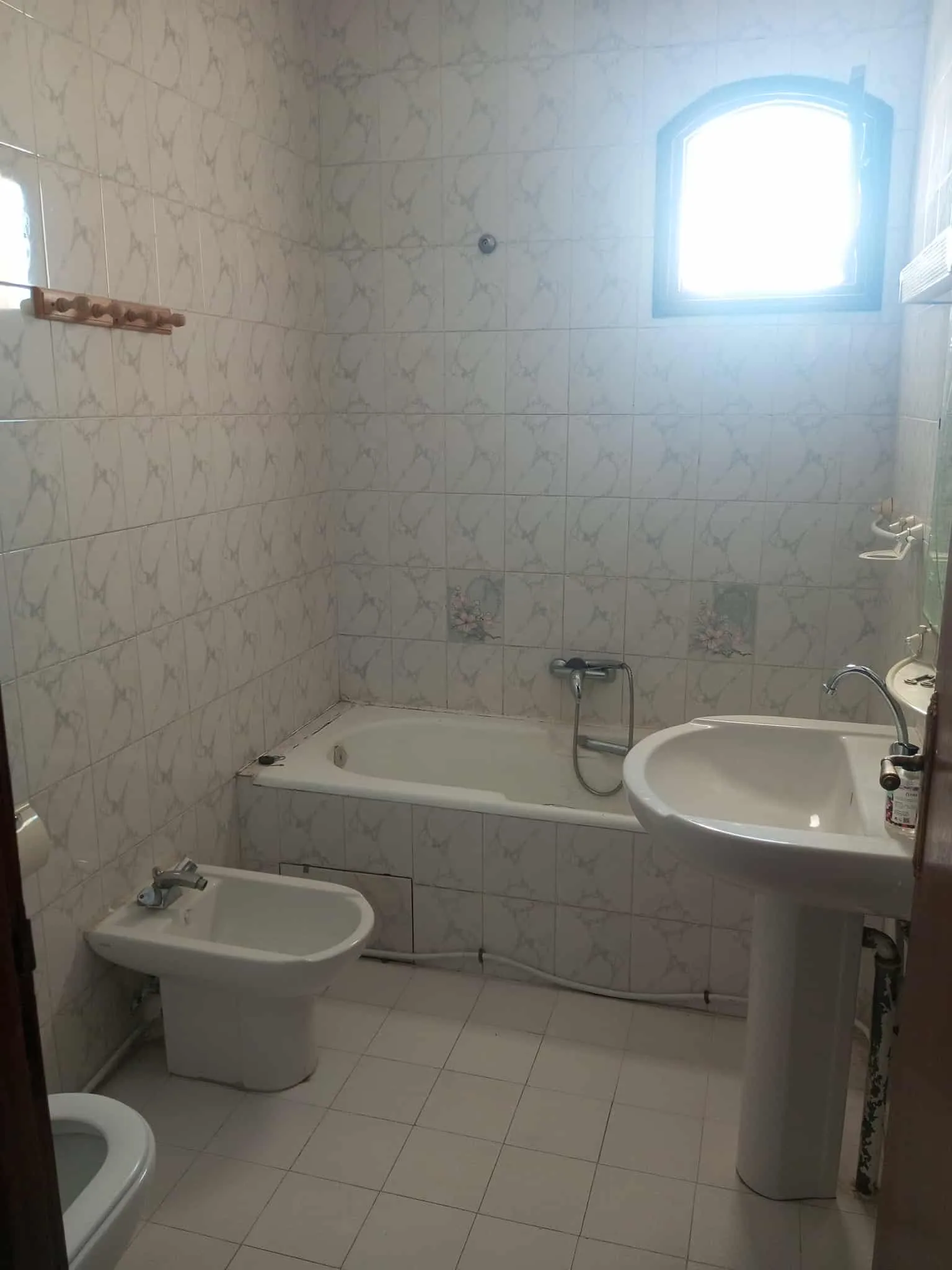 un appartement spacieux s+3 au 1er étage a louer a Manar 2 Prés de lycée Dachraoui