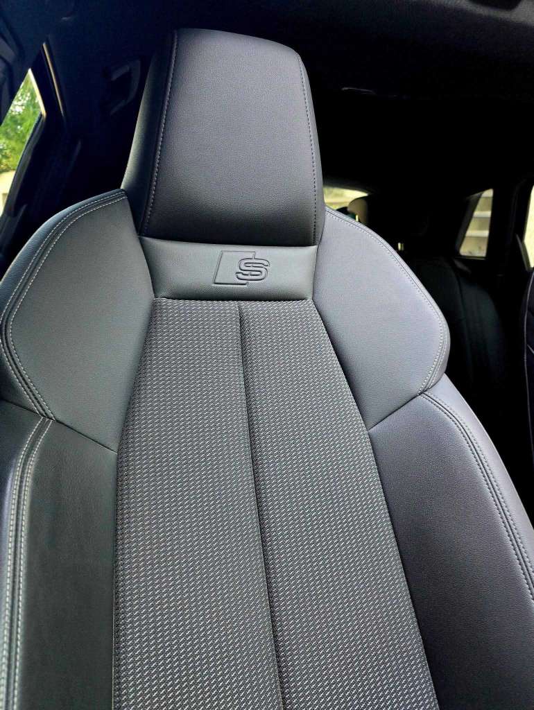 🚘Audi A3 S-line 1.4 essence 2024/6 série 245🚘
          🔁 on accepte l échange des voitures
    