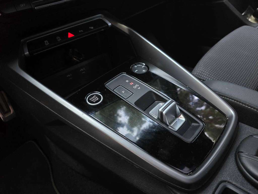 🚘Audi A3 S-line 1.4 essence 2024/6 série 245🚘
          🔁 on accepte l échange des voitures
    