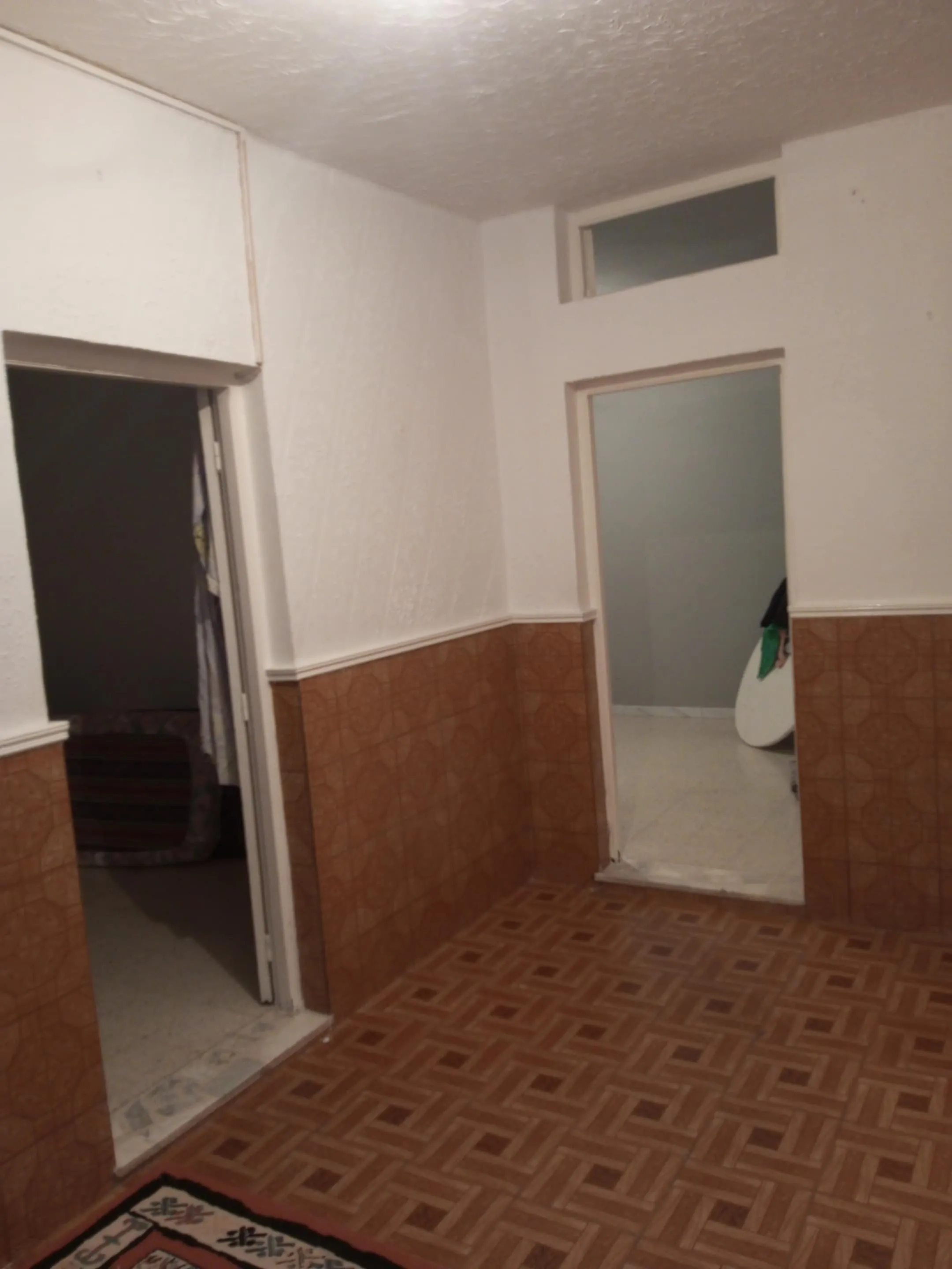 un étage d'une maison s+2 vide au 1er étage a louer a Omrane Supérieur Prés de lycée Lasfer