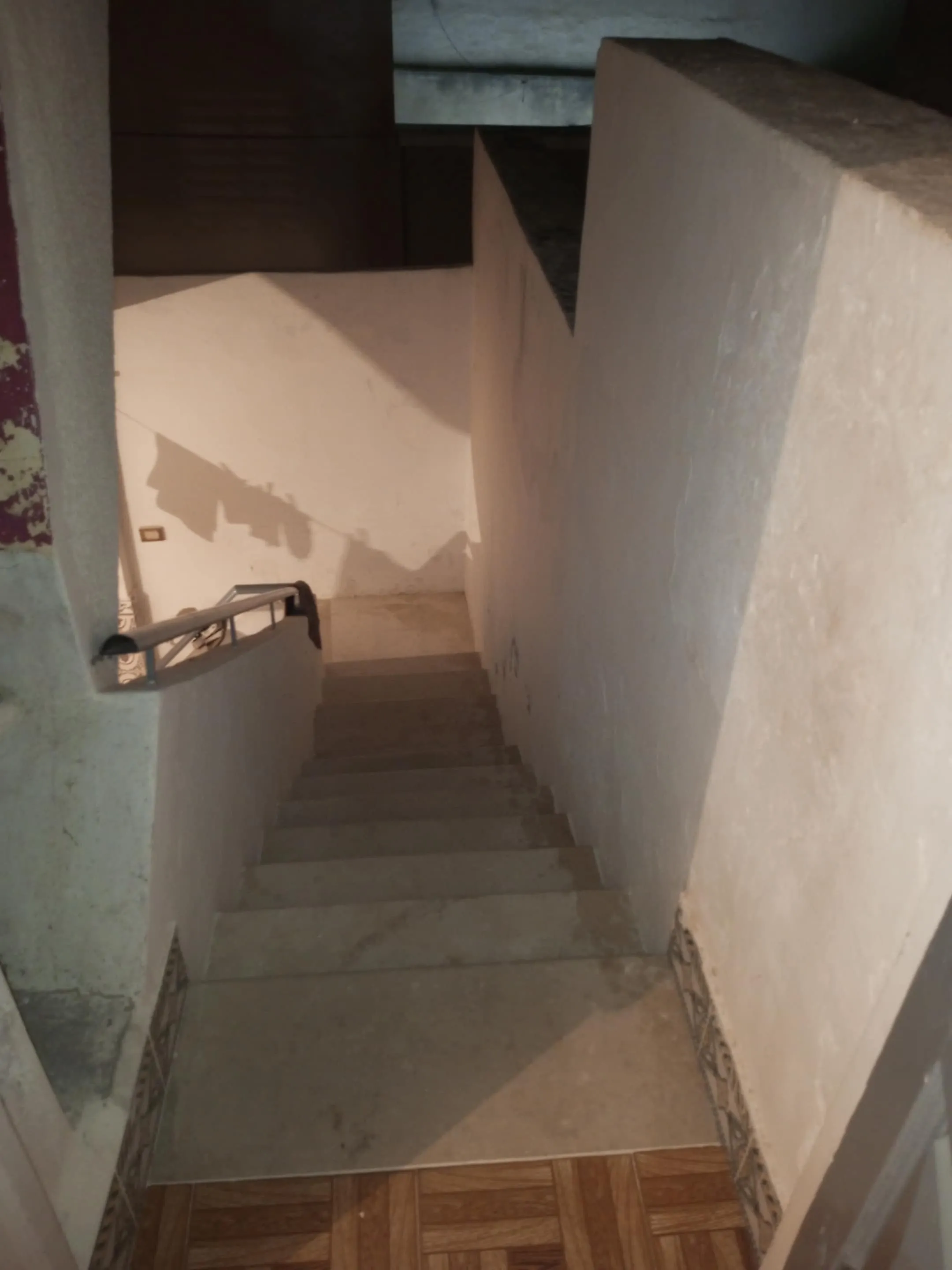 un étage d'une maison s+2 vide au 1er étage a louer a Omrane Supérieur Prés de lycée Lasfer