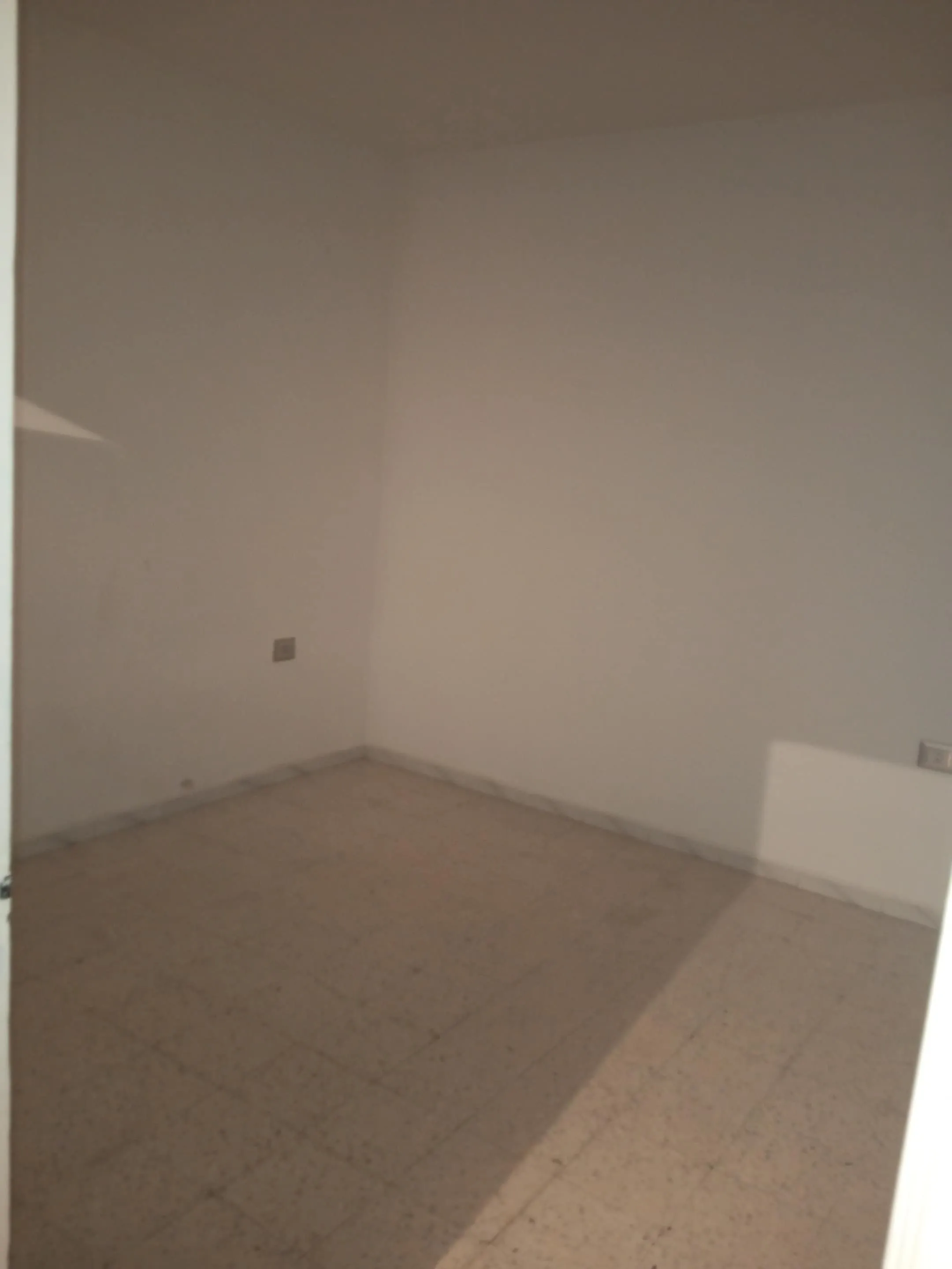 un étage d'une maison s+2 vide au 1er étage a louer a Omrane Supérieur Prés de lycée Lasfer