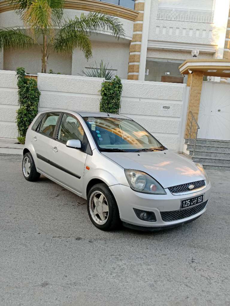 Ford fiesta phase 2 état très propre 📞📞21031826