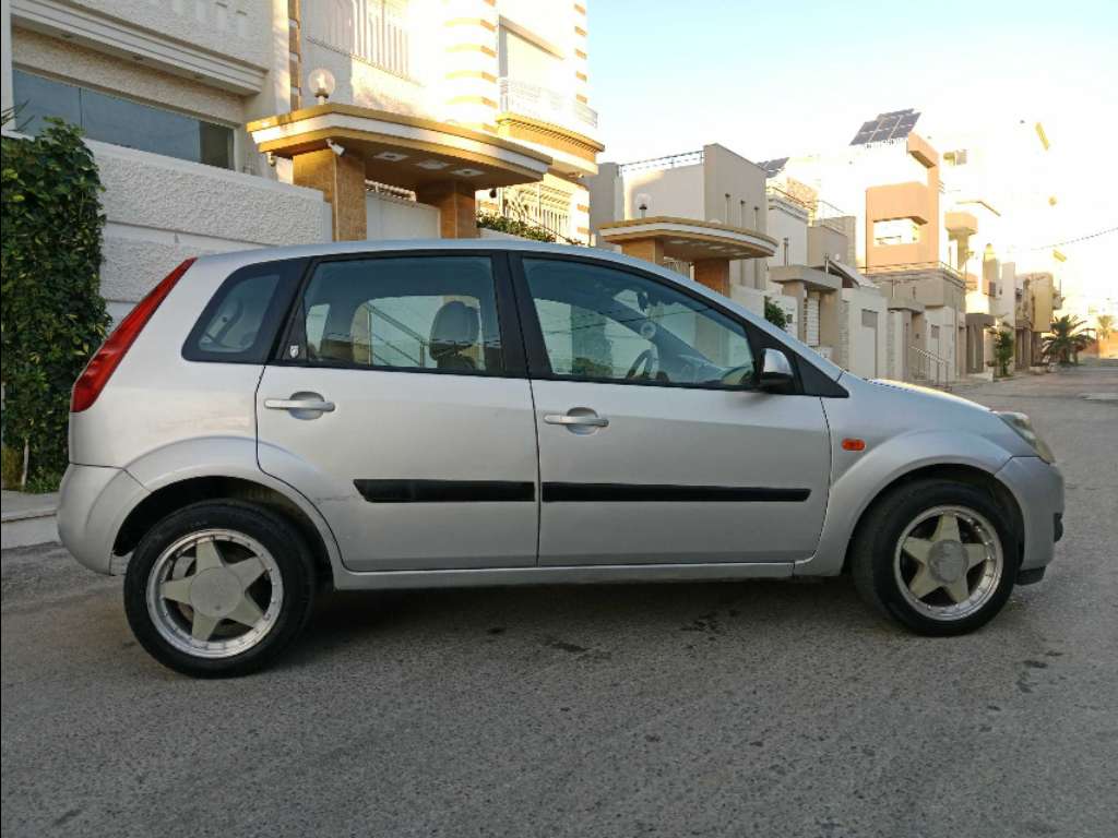 Ford fiesta phase 2 état très propre 📞📞21031826