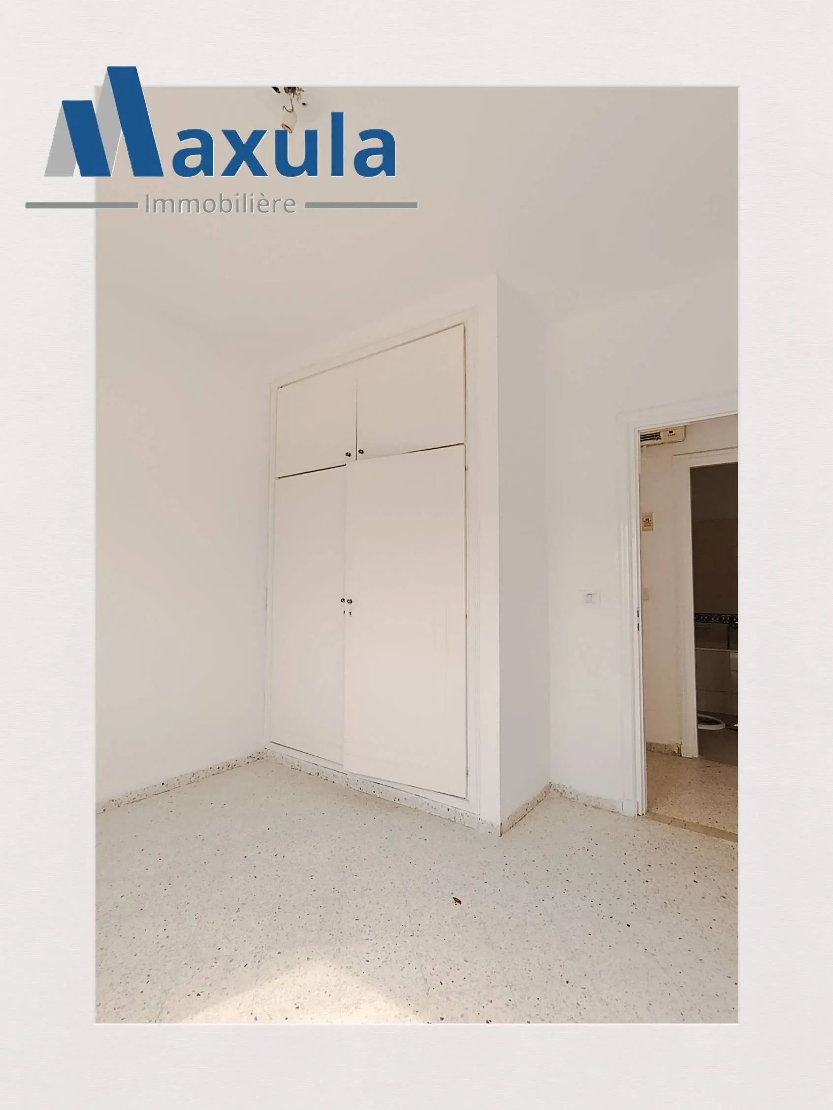 À LOUER APPARTEMENT S+2 AU 2ÈME ÉTAGE À RADES CITÉ OLYMPIQUE