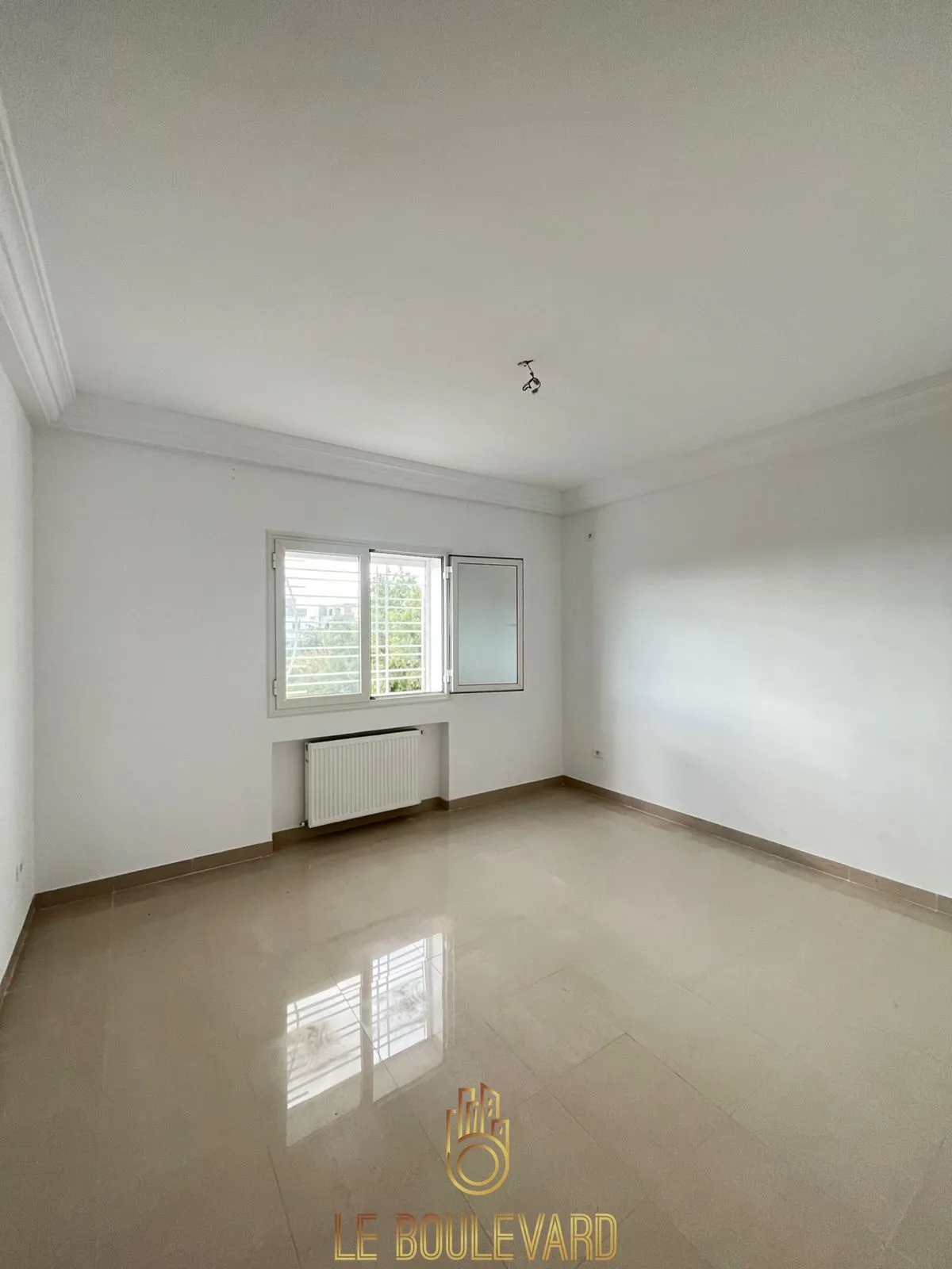 Location Annuelle : Etage De Villa S+3 Haut Standing Vue Sur Mer à Sidi Mahersi, Nabeul