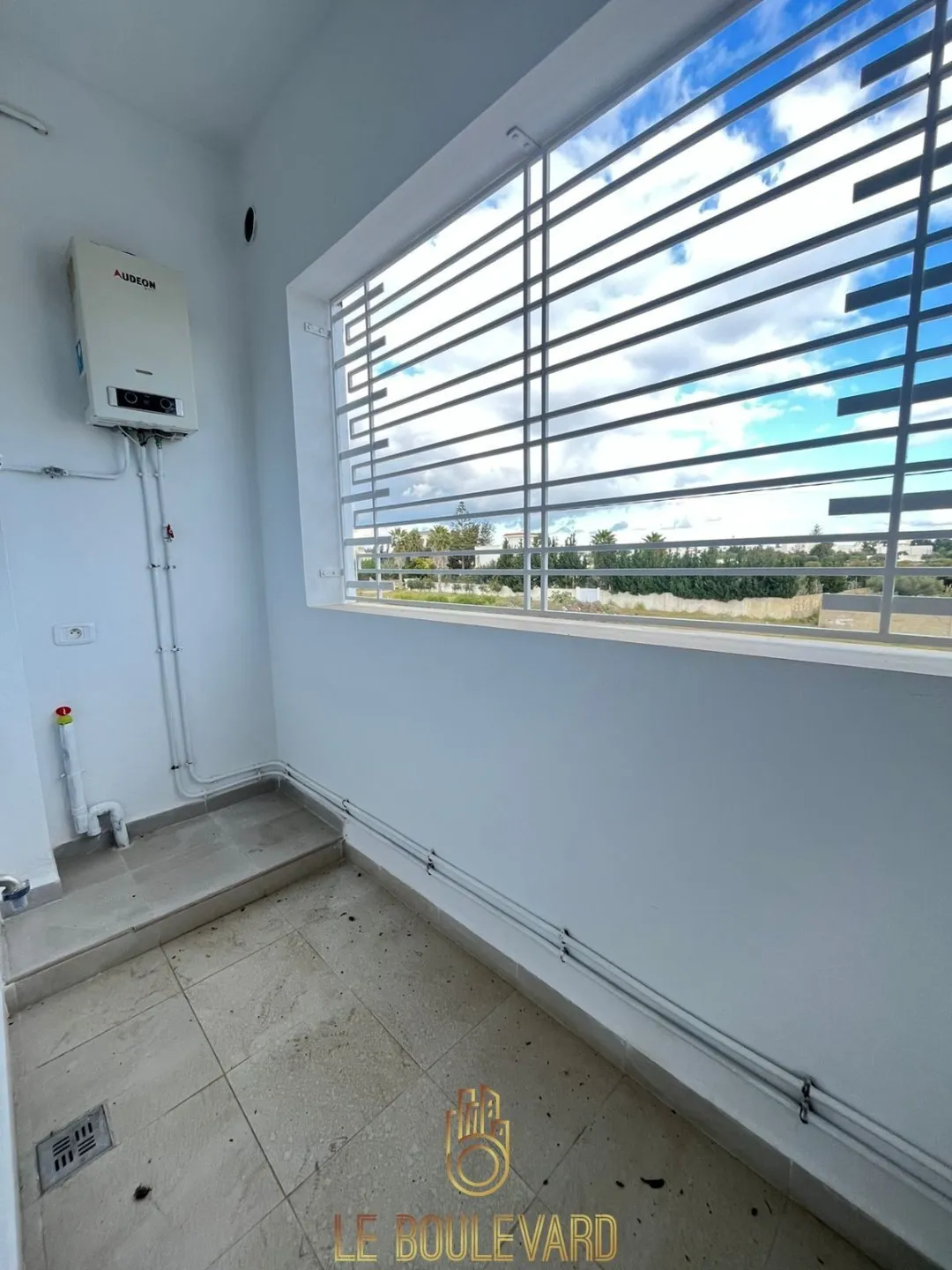 Location Annuelle : Etage De Villa S+3 Haut Standing Vue Sur Mer à Sidi Mahersi, Nabeul