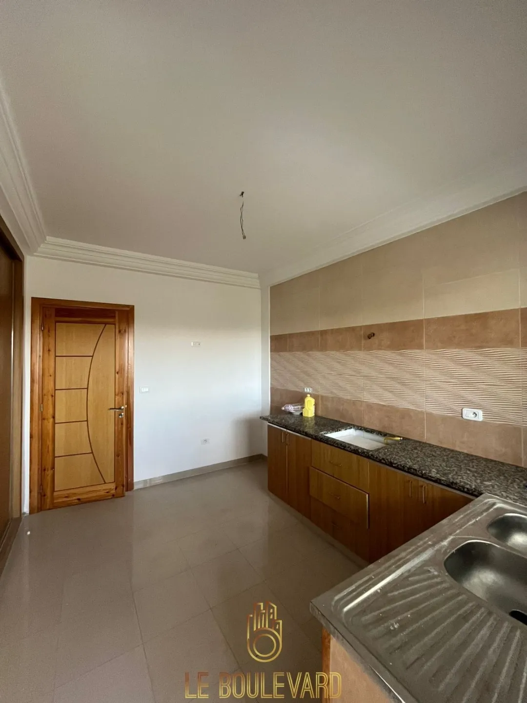 Location Annuelle : Etage De Villa S+3 Haut Standing Vue Sur Mer à Sidi Mahersi, Nabeul