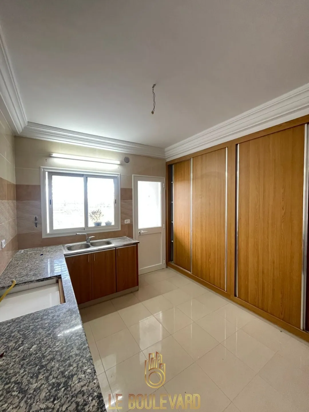 Location Annuelle : Etage De Villa S+3 Haut Standing Vue Sur Mer à Sidi Mahersi, Nabeul