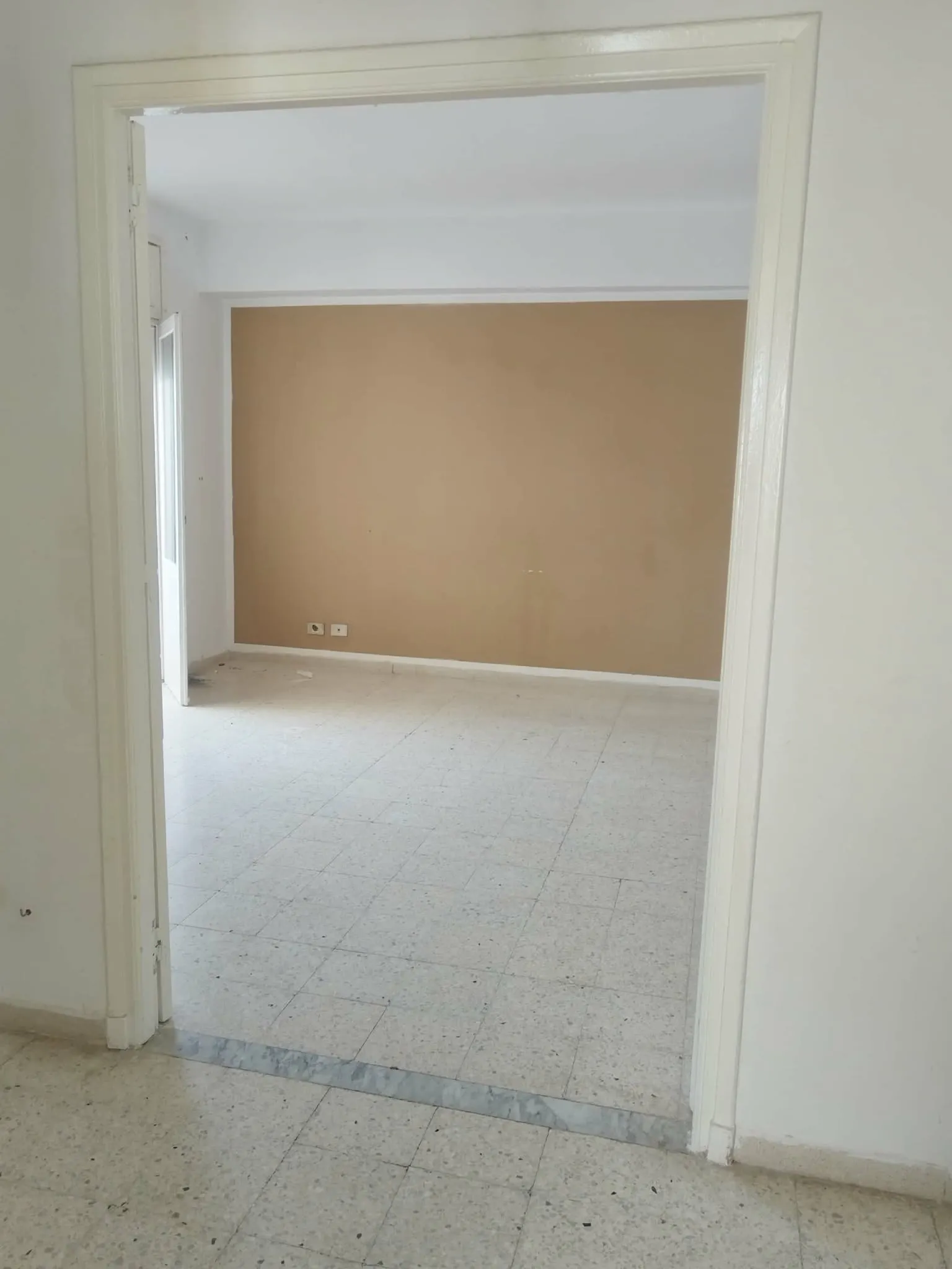 un spacieux appartement s+2 au 4éme étage (avec ascenseur) a louer situé a Manar 2 Prés de Takacim