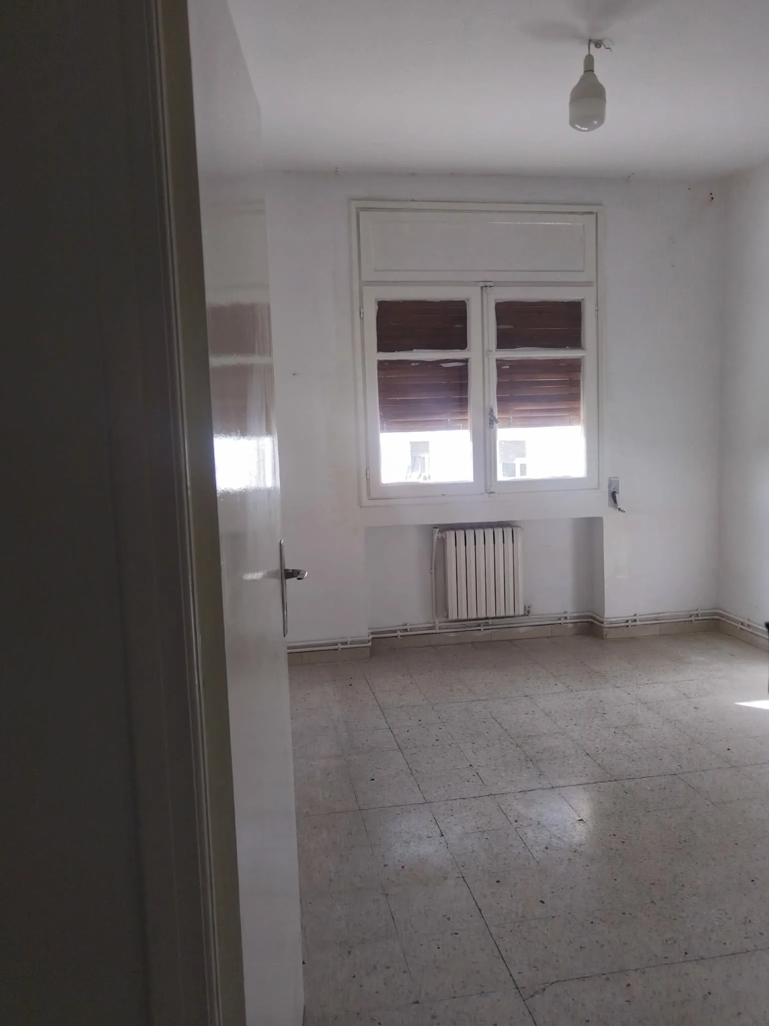un spacieux appartement s+2 au 4éme étage (avec ascenseur) a louer situé a Manar 2 Prés de Takacim