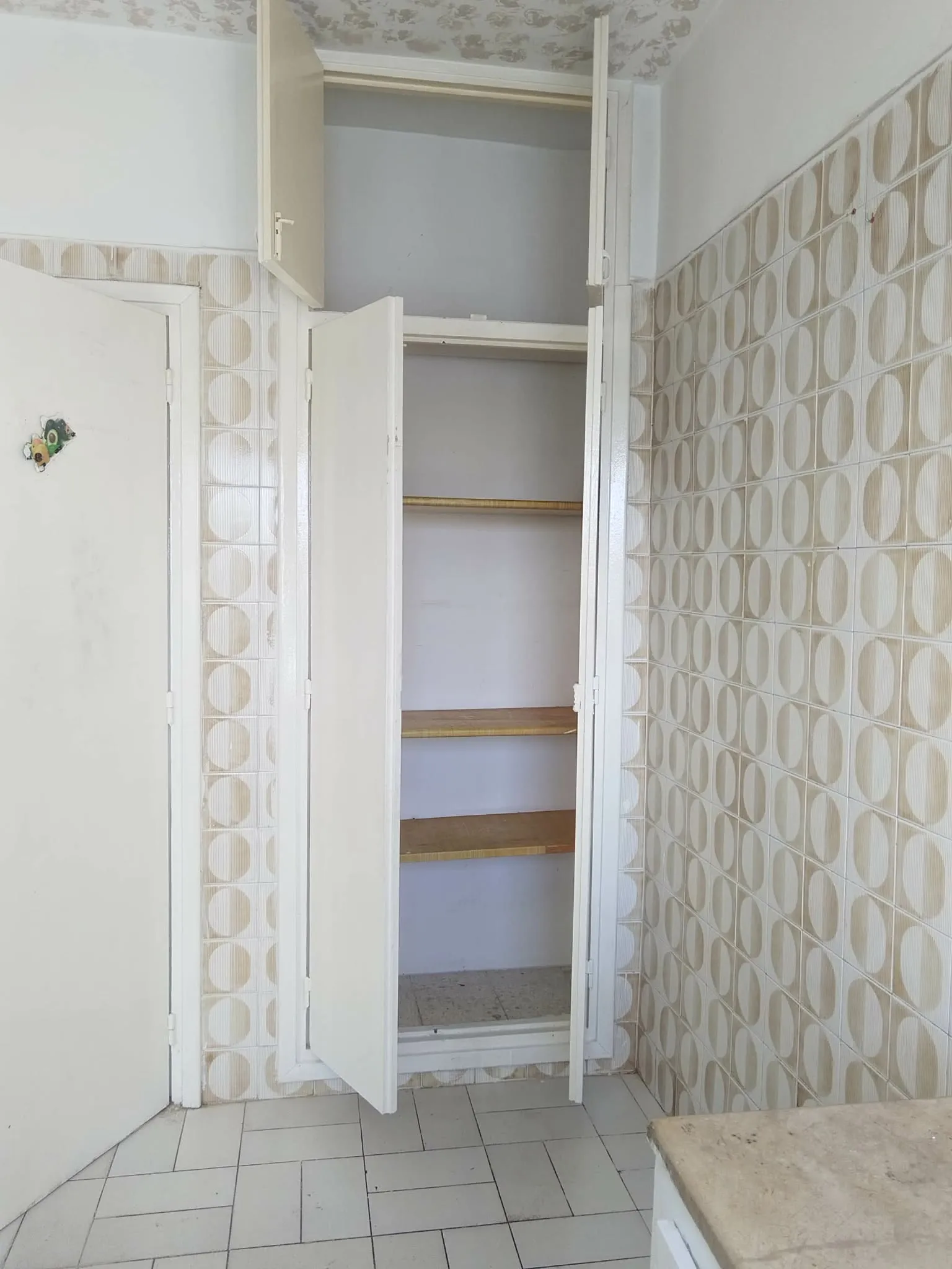 un spacieux appartement s+2 au 4éme étage (avec ascenseur) a louer situé a Manar 2 Prés de Takacim