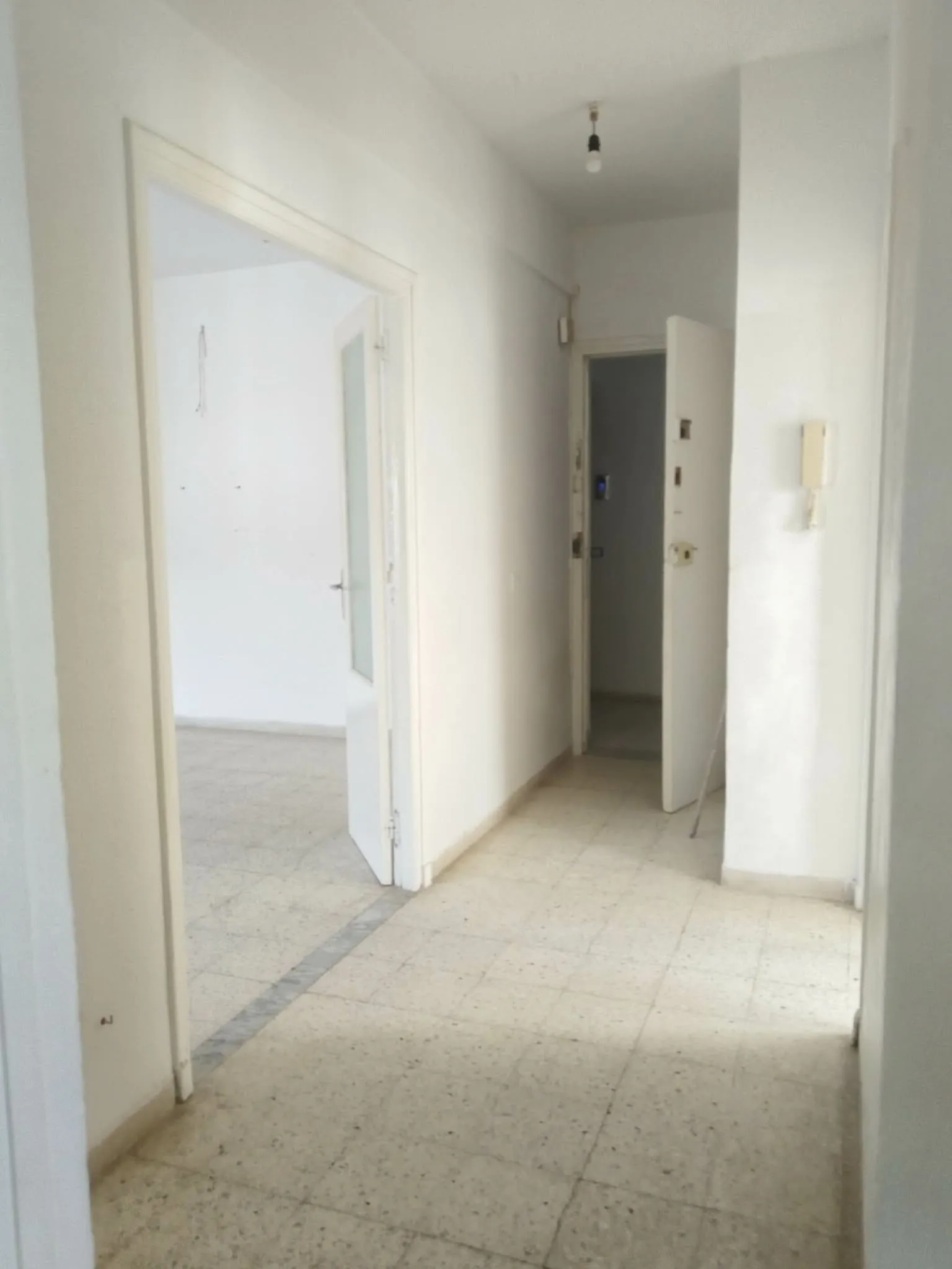 un spacieux appartement s+2 au 4éme étage (avec ascenseur) a louer situé a Manar 2 Prés de Takacim