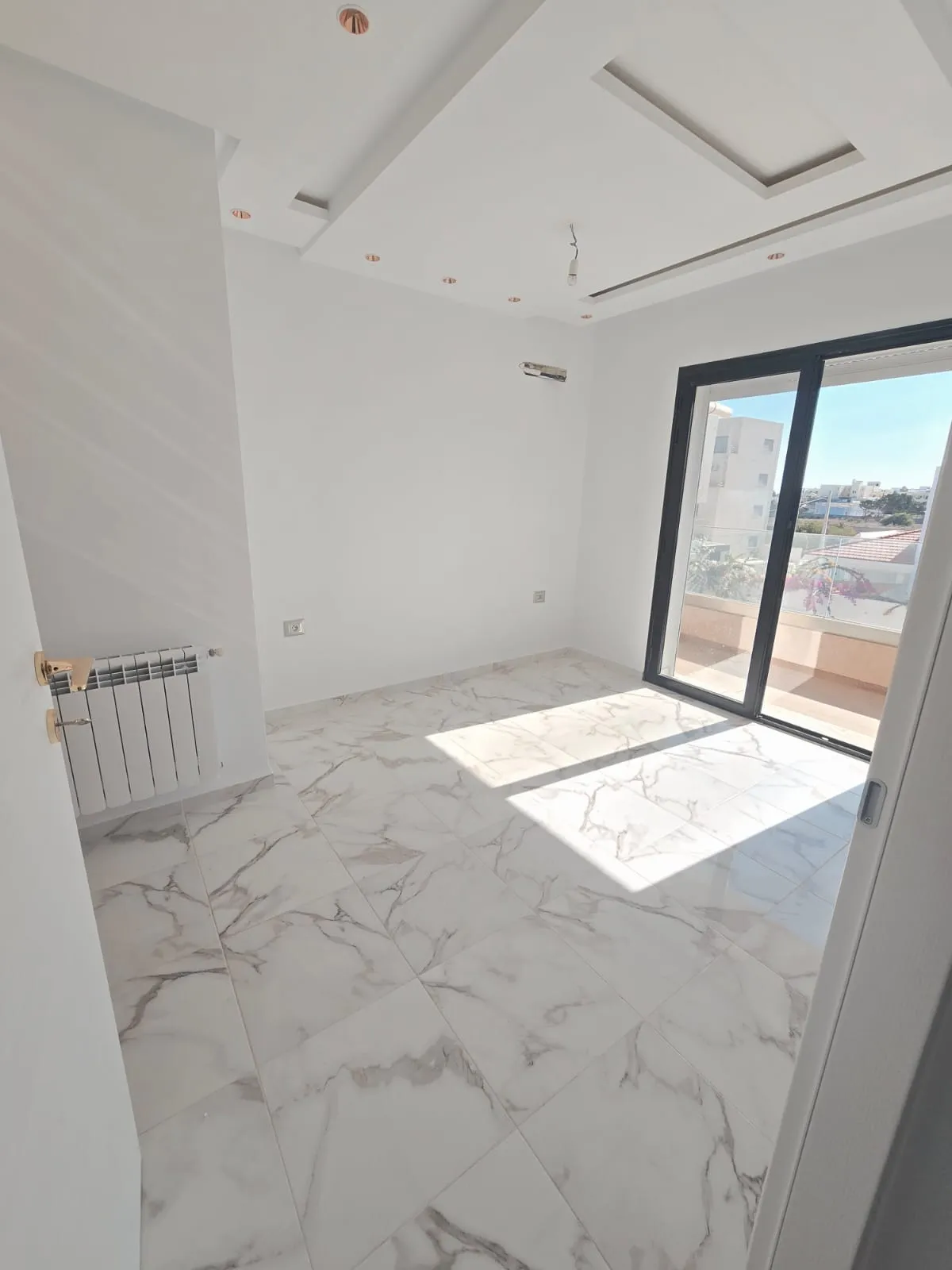 Des appartements S1 et S2 direct promoteur chat meriem 100 mètres de la plage