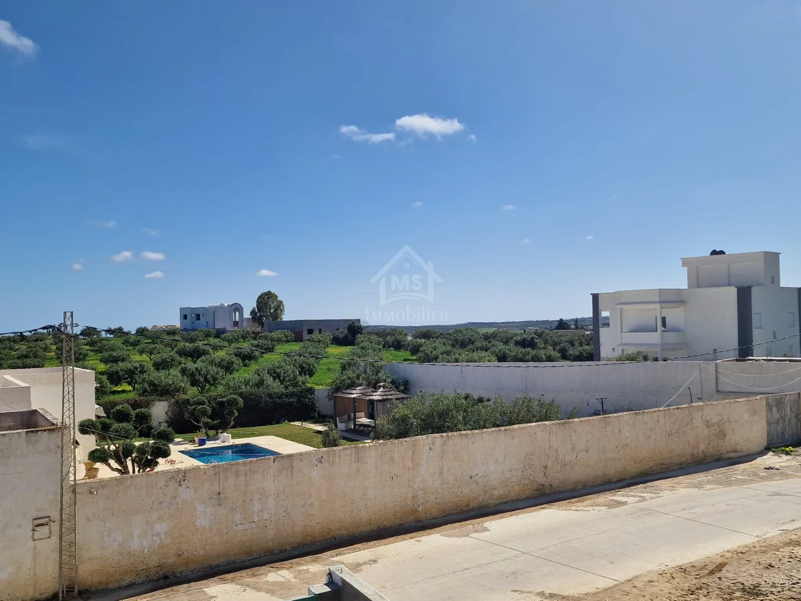 51355351 أرض صبغة سكنية للبيع في الحمامات