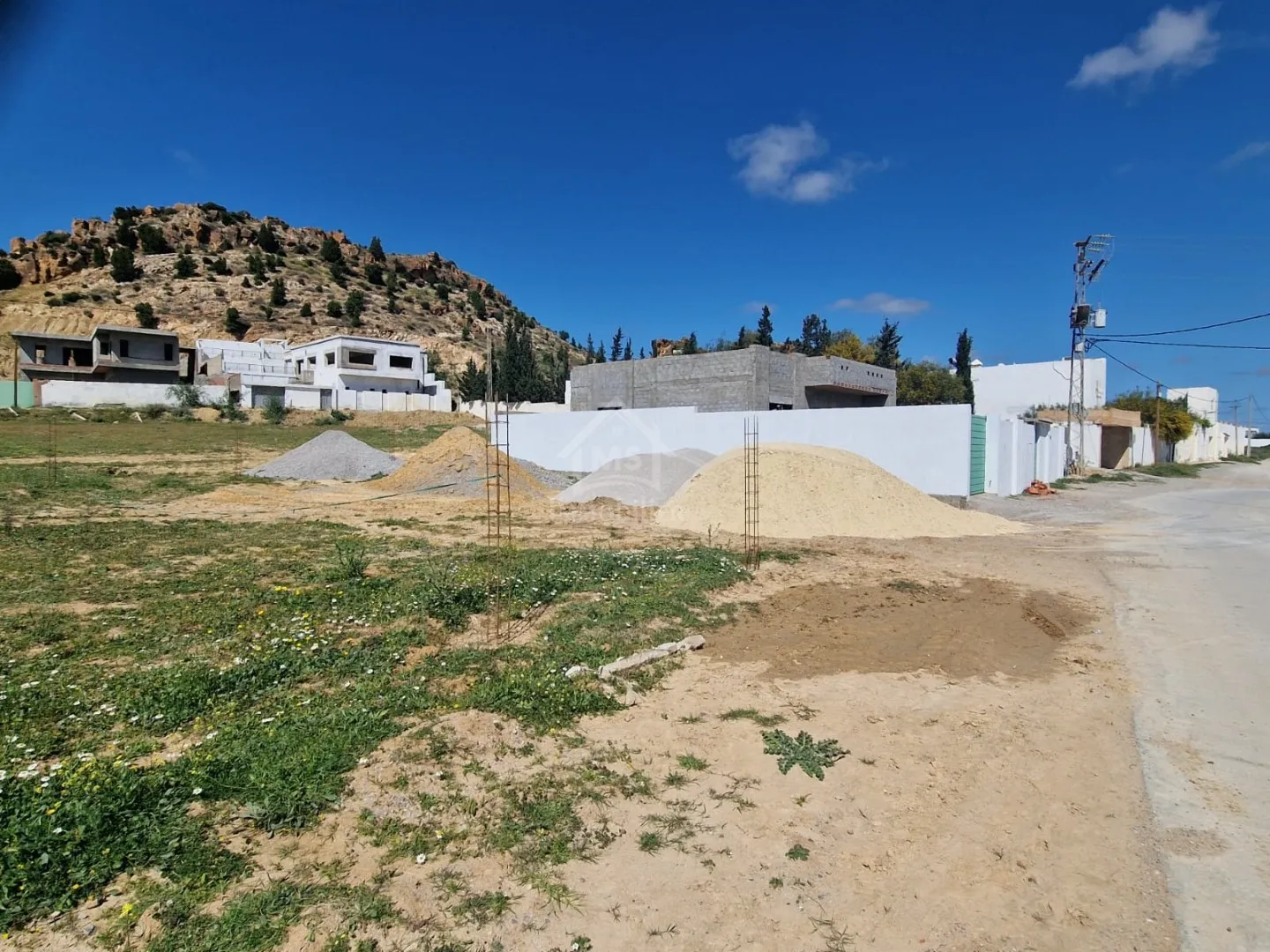 51355351 أرض صبغة سكنية للبيع في الحمامات