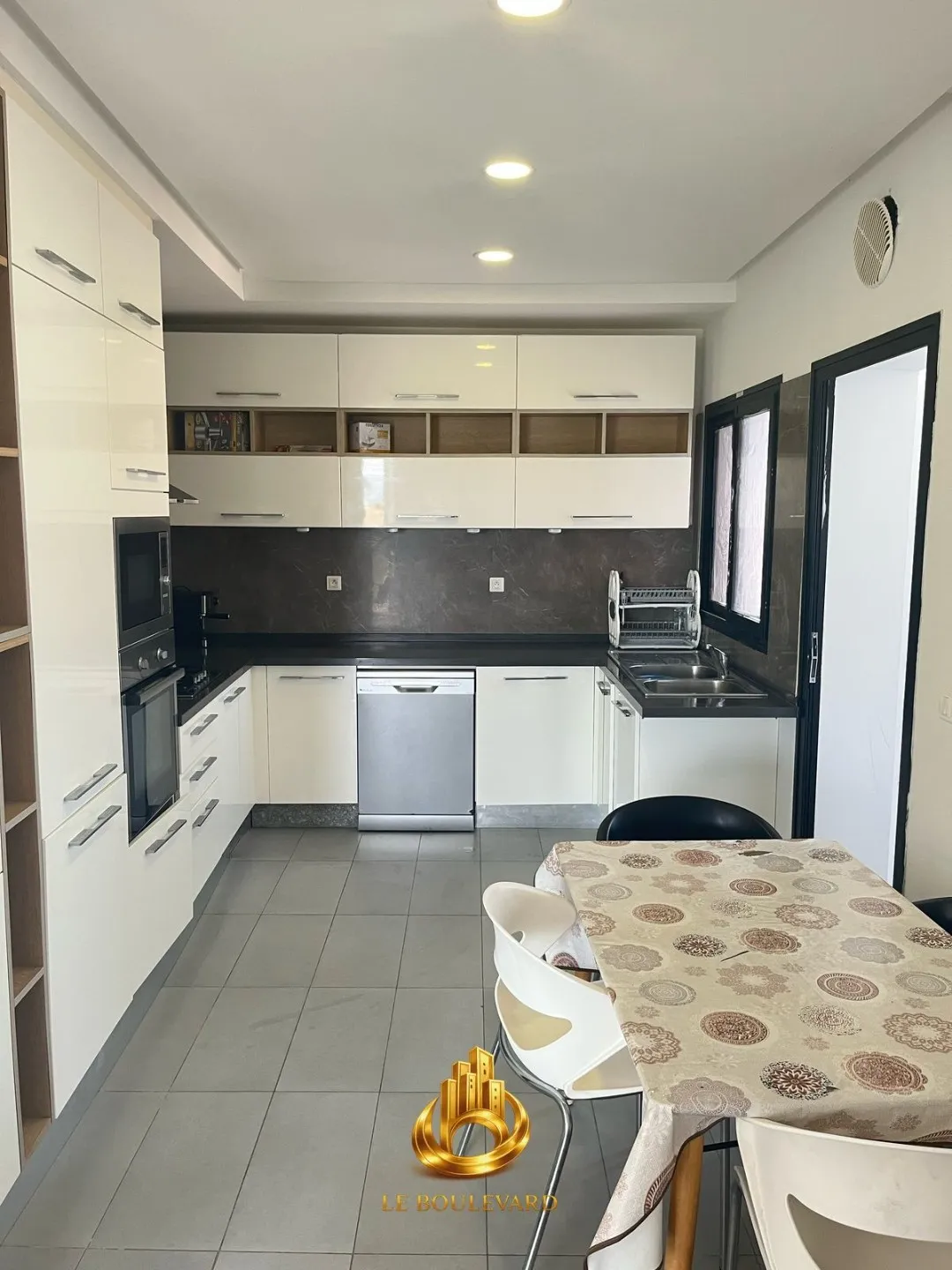 Location Annuelle : Appartement S+2 Haut Standing Vue Sur Mer à Néapolis, Nabeul 