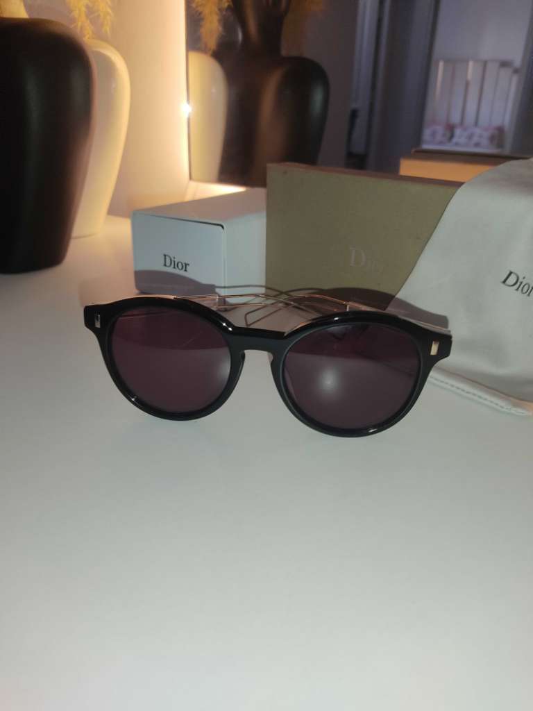 A vendre lunette Dior femme model 2024