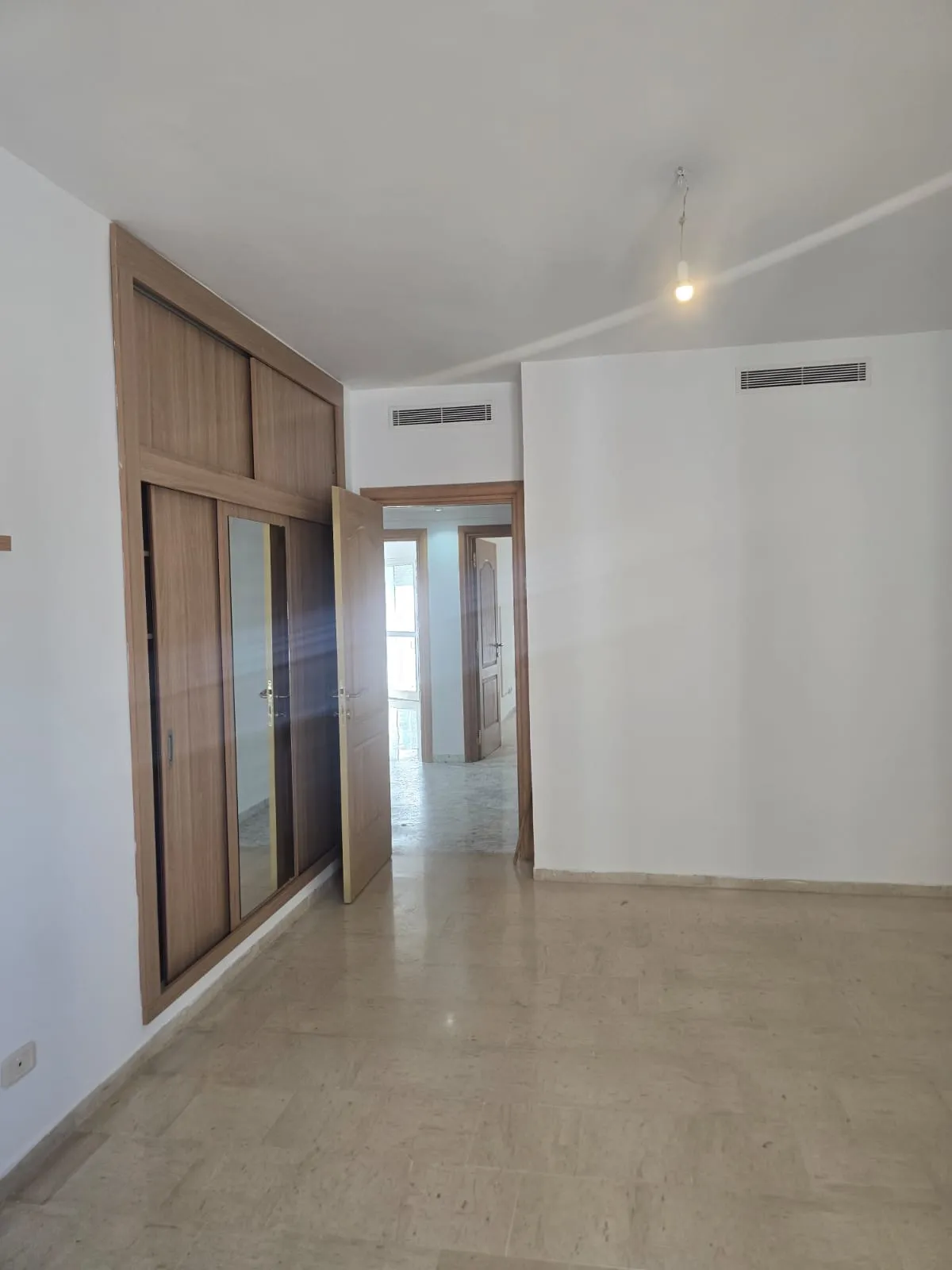 À vendre Superbe Appartement S+3 Haut Standing avec Vue Mer latérale