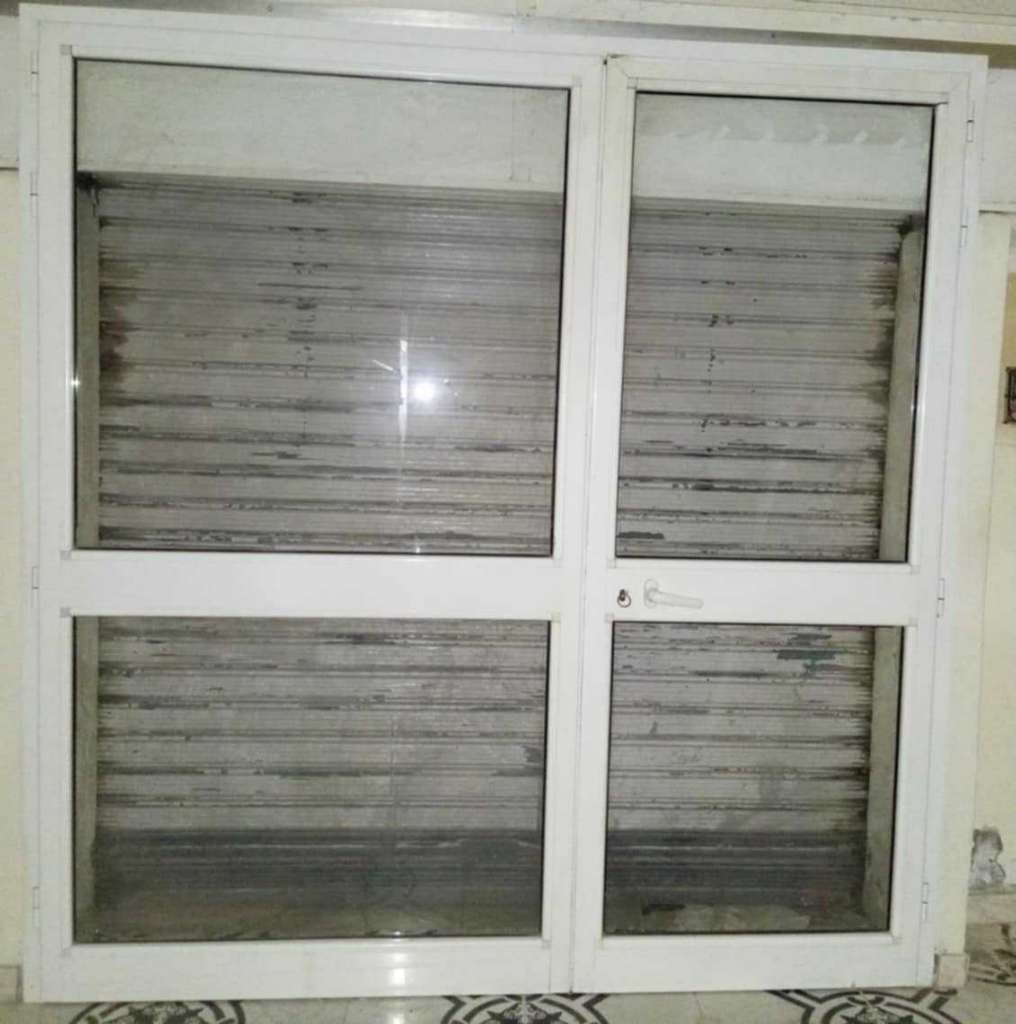 Porte aluminium TPR en bonne état 2.20/2.20
