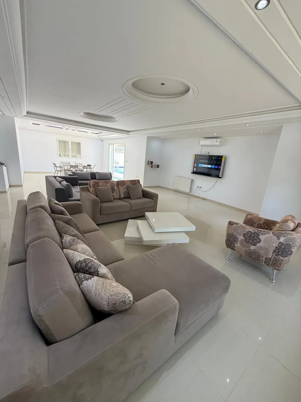 🏡Villa S+4 Meublée Avec Piscine En Location | Chott Mariem