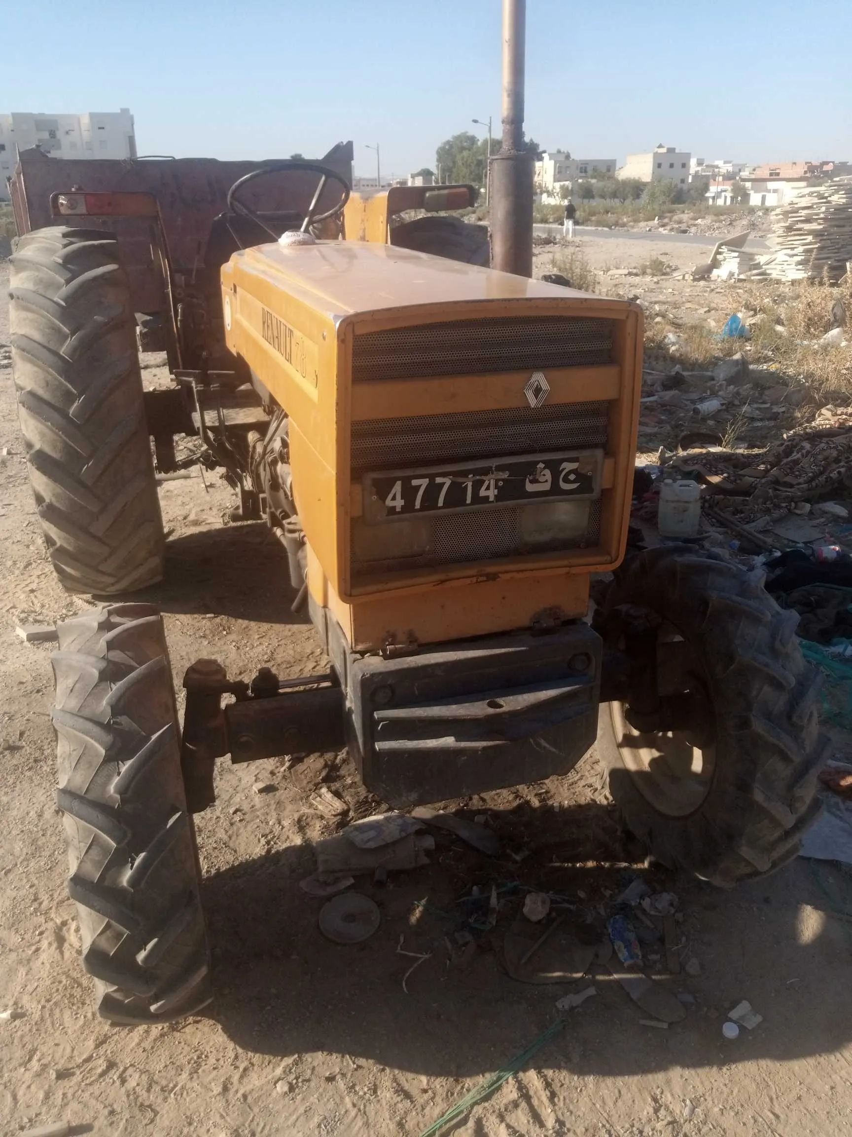 جرار فلاحي معه كريطة