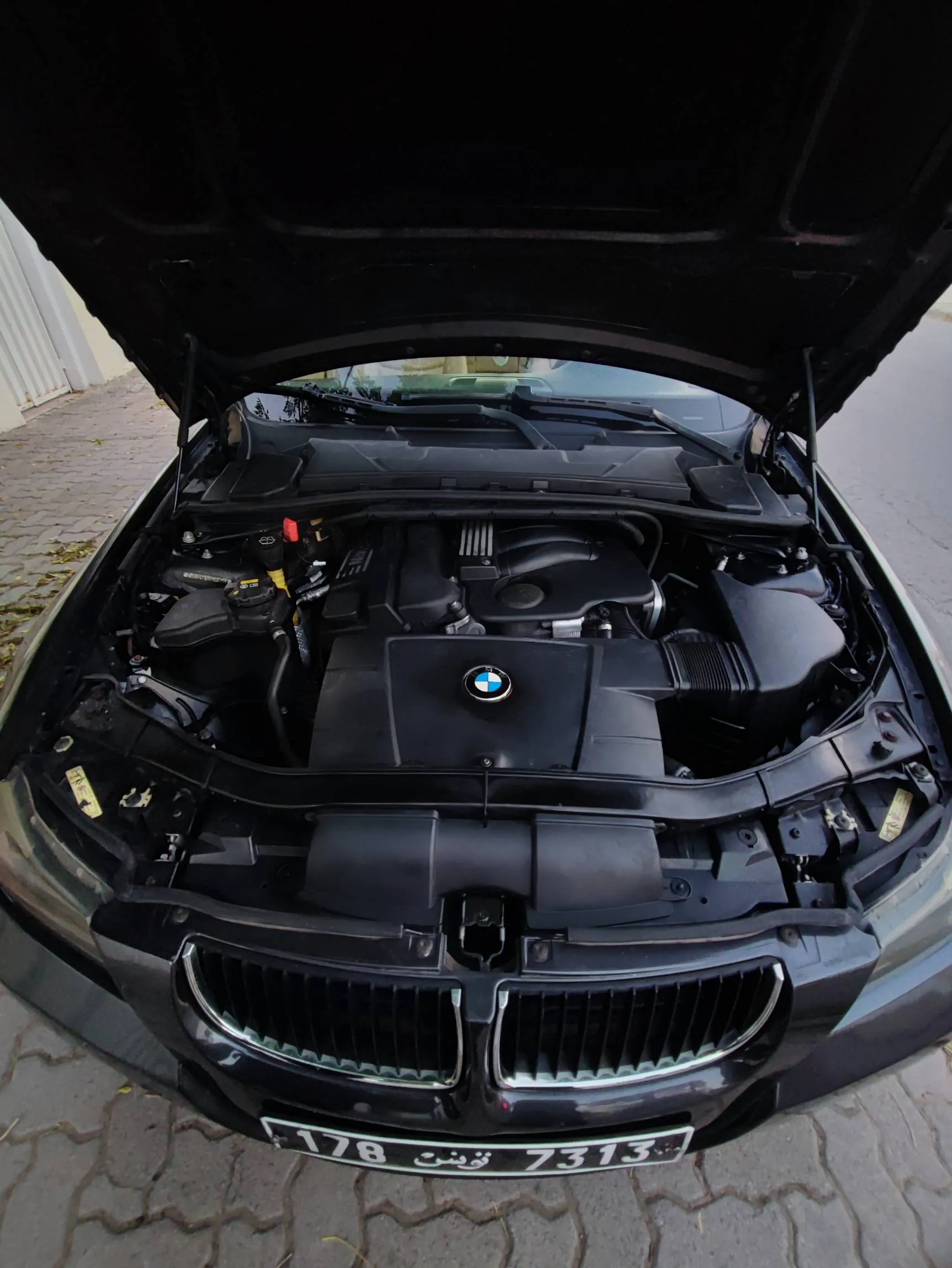 BMW E90 320i خليجية