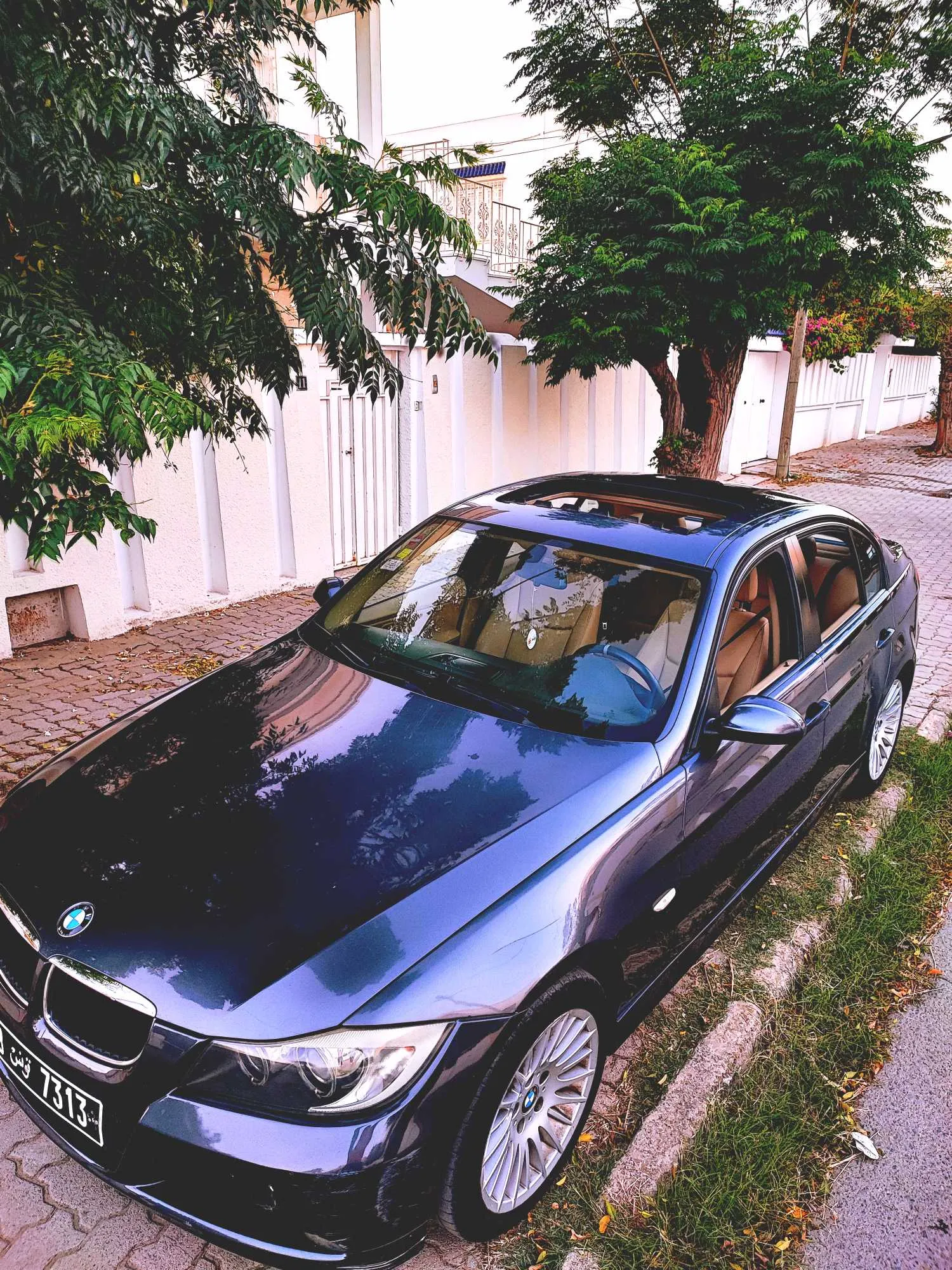 BMW E90 320i خليجية